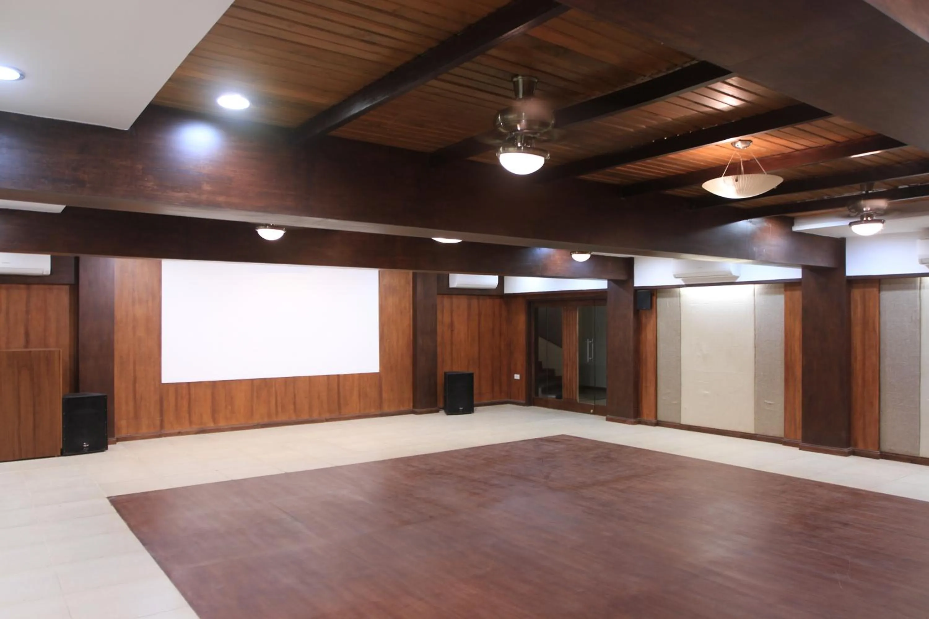 BBQ facilities in Kadambavanam Ethnic Village Resort