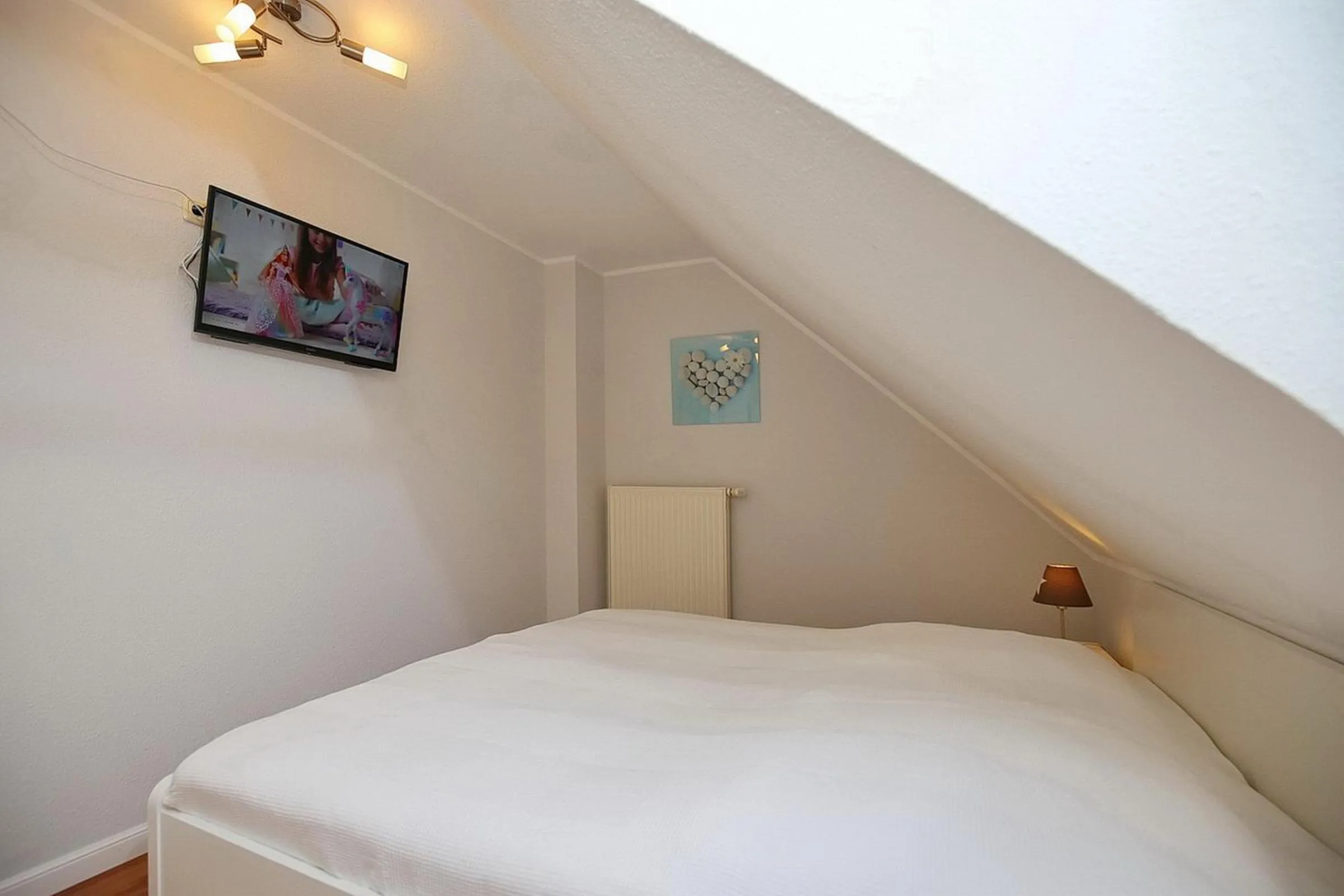 Bedroom, Bed in Papillon Wohnung 10-6