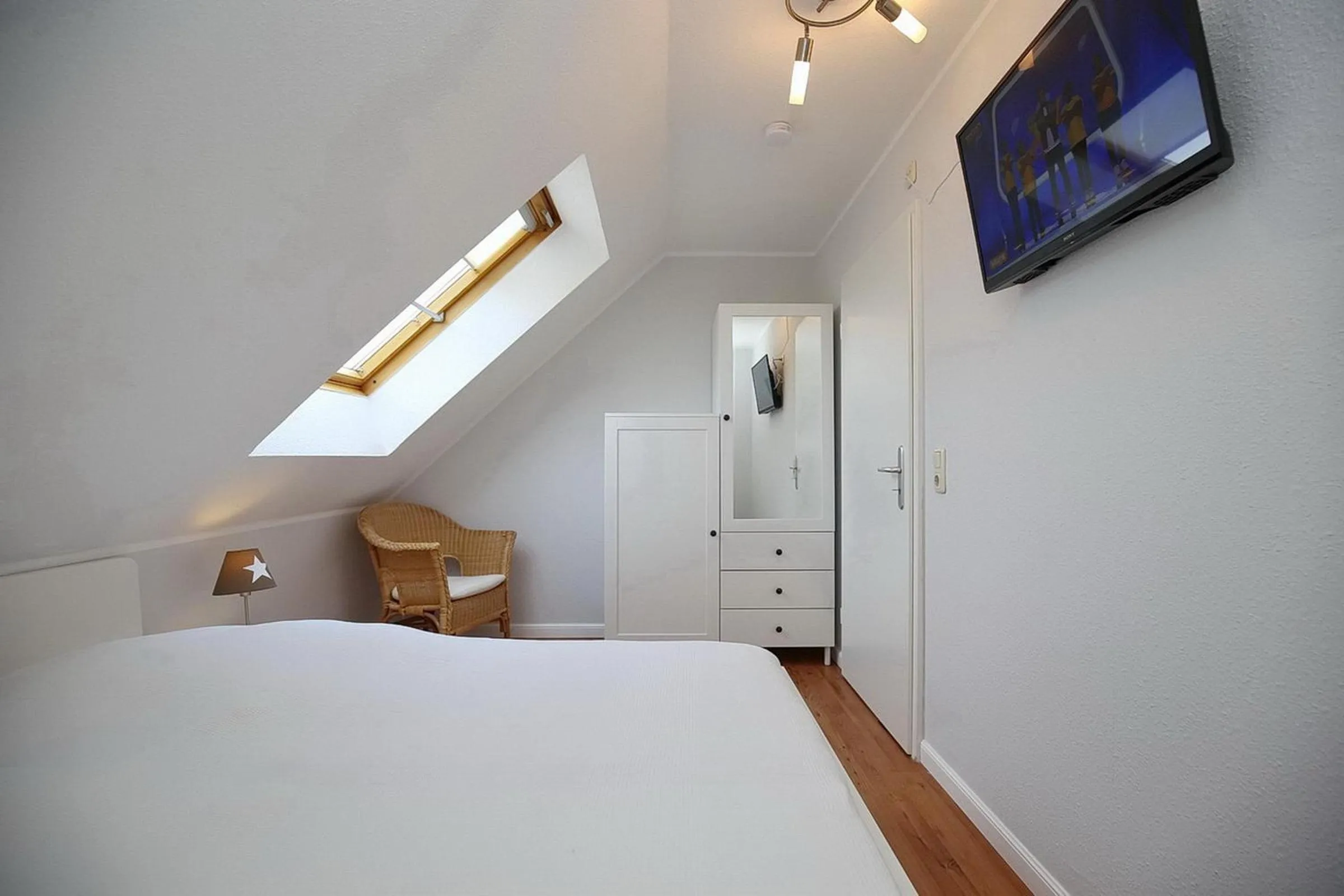 Bedroom, Bed in Papillon Wohnung 10-6