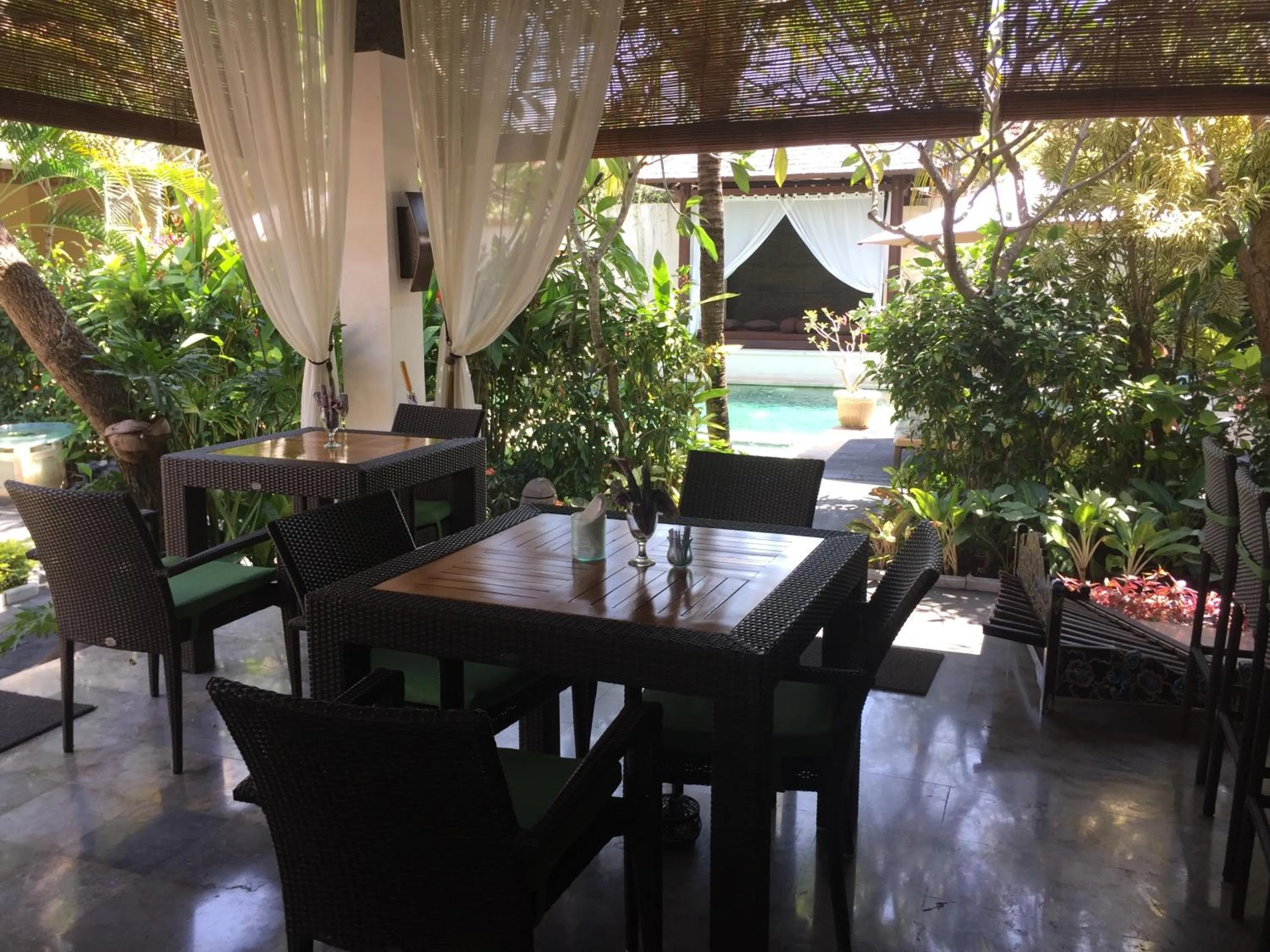 Restaurant/places to eat in Nike Villas