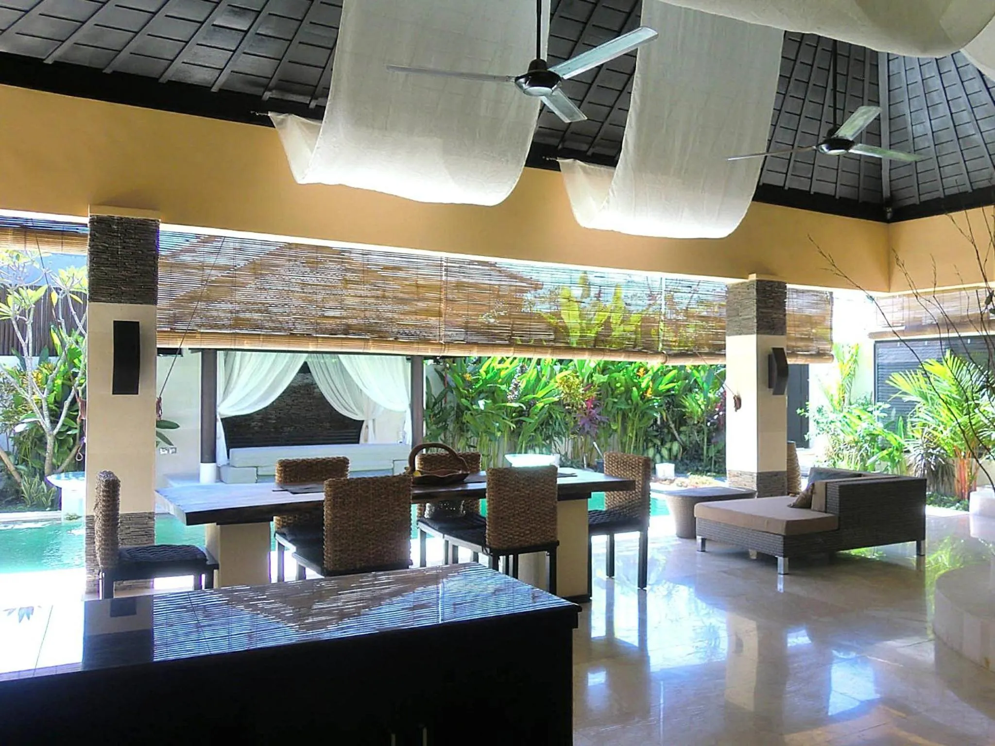 Restaurant/places to eat in Nike Villas