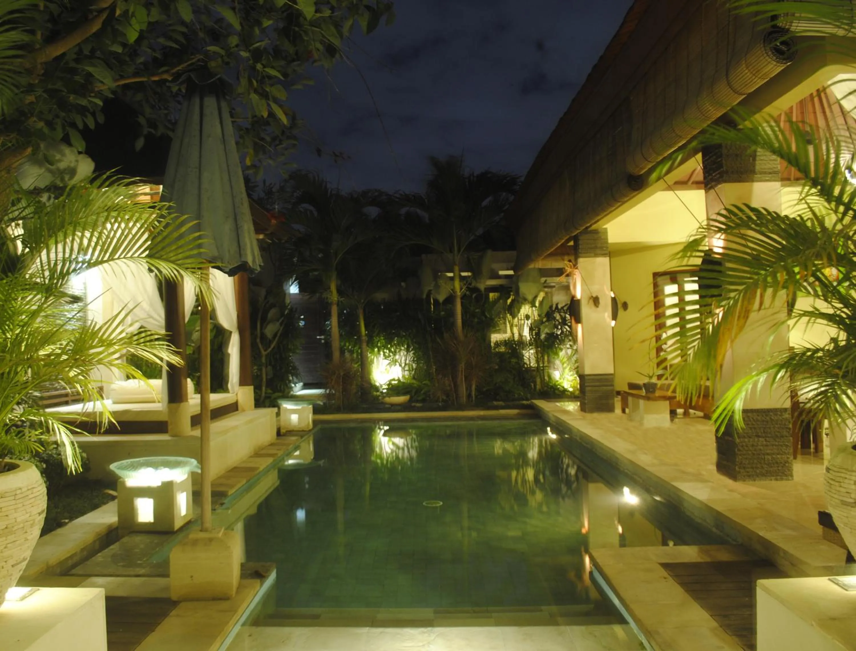 Night in Nike Villas