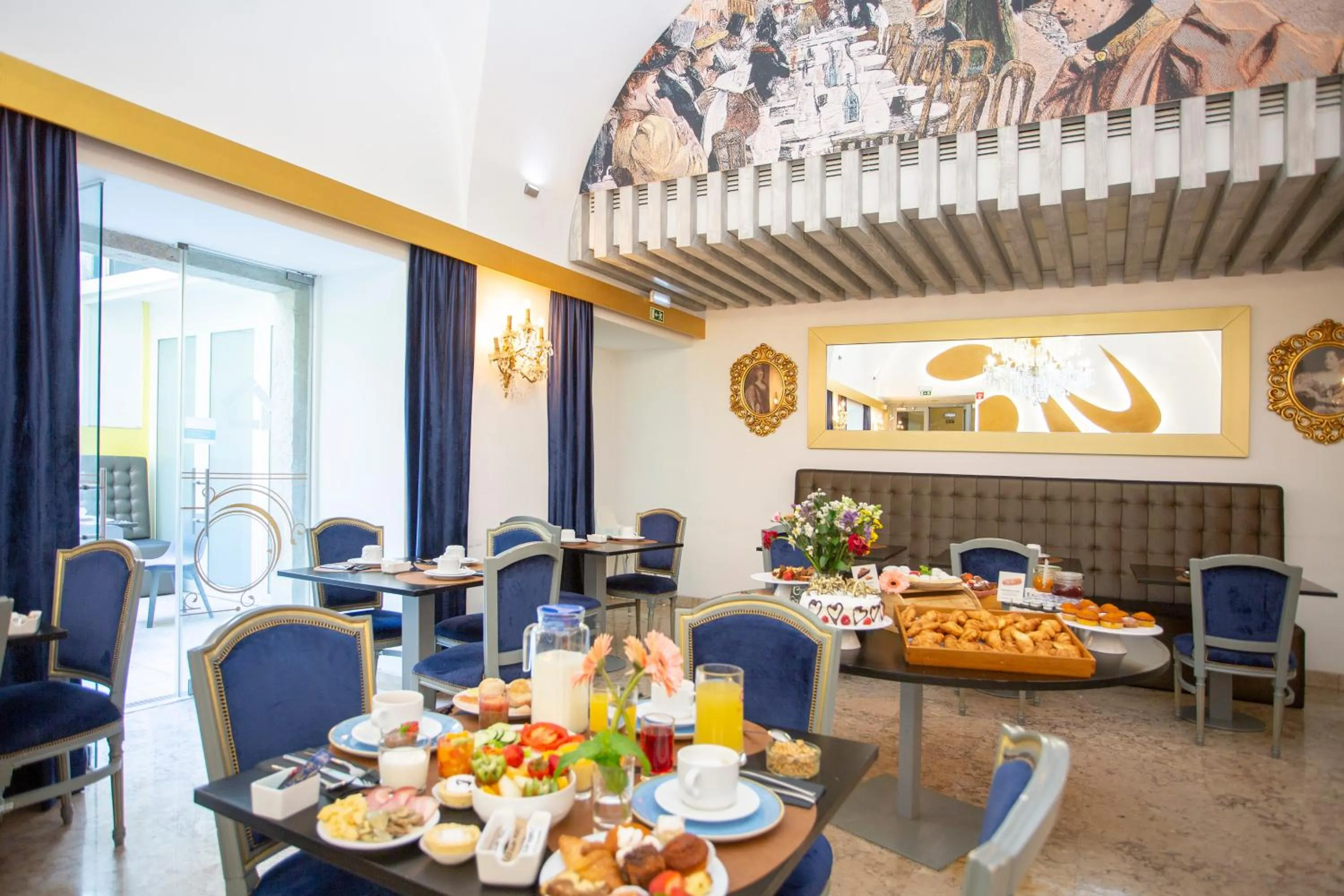 Breakfast in Casual Belle Epoque Lisboa