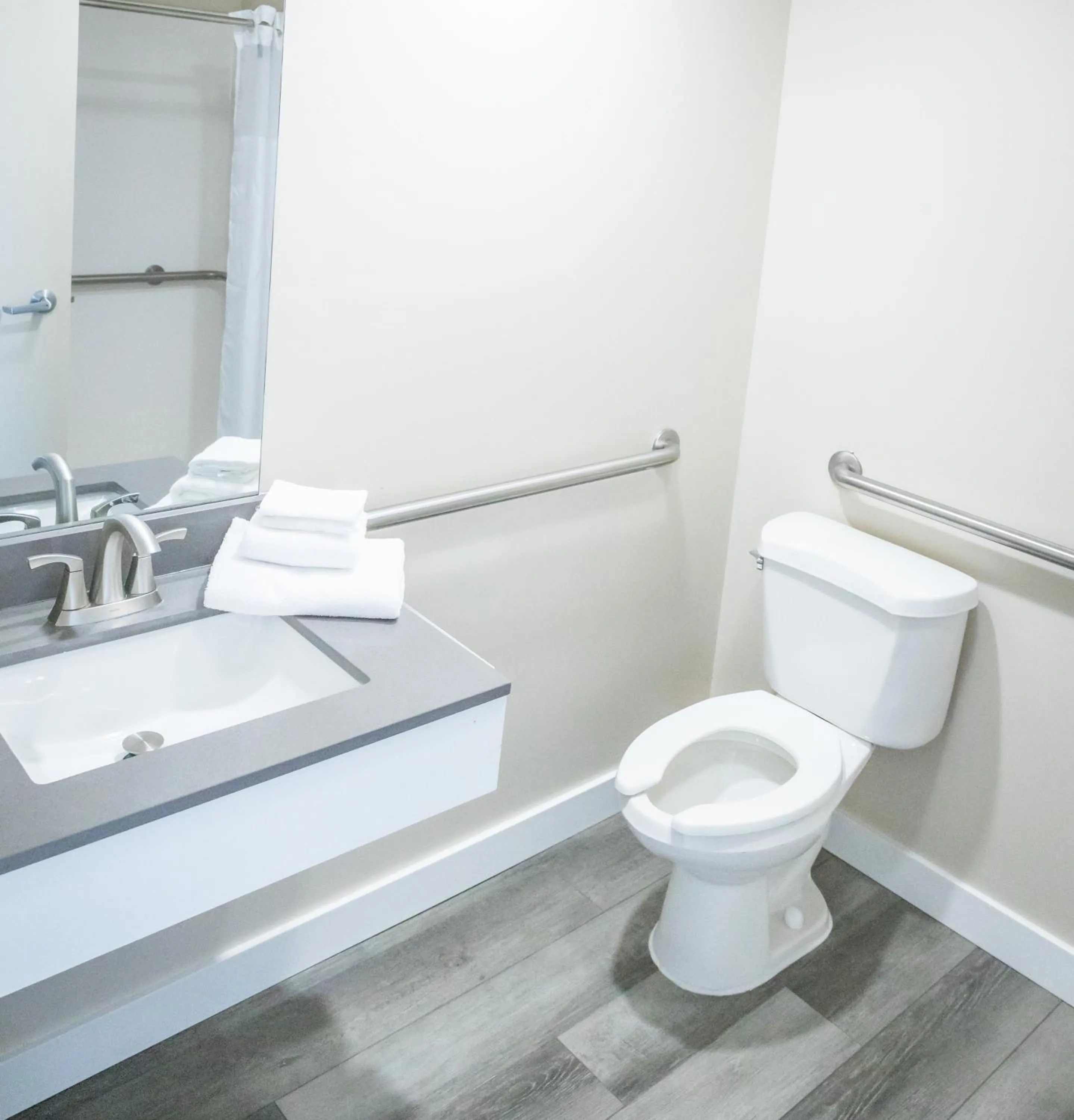 Bathroom in Islander Inn