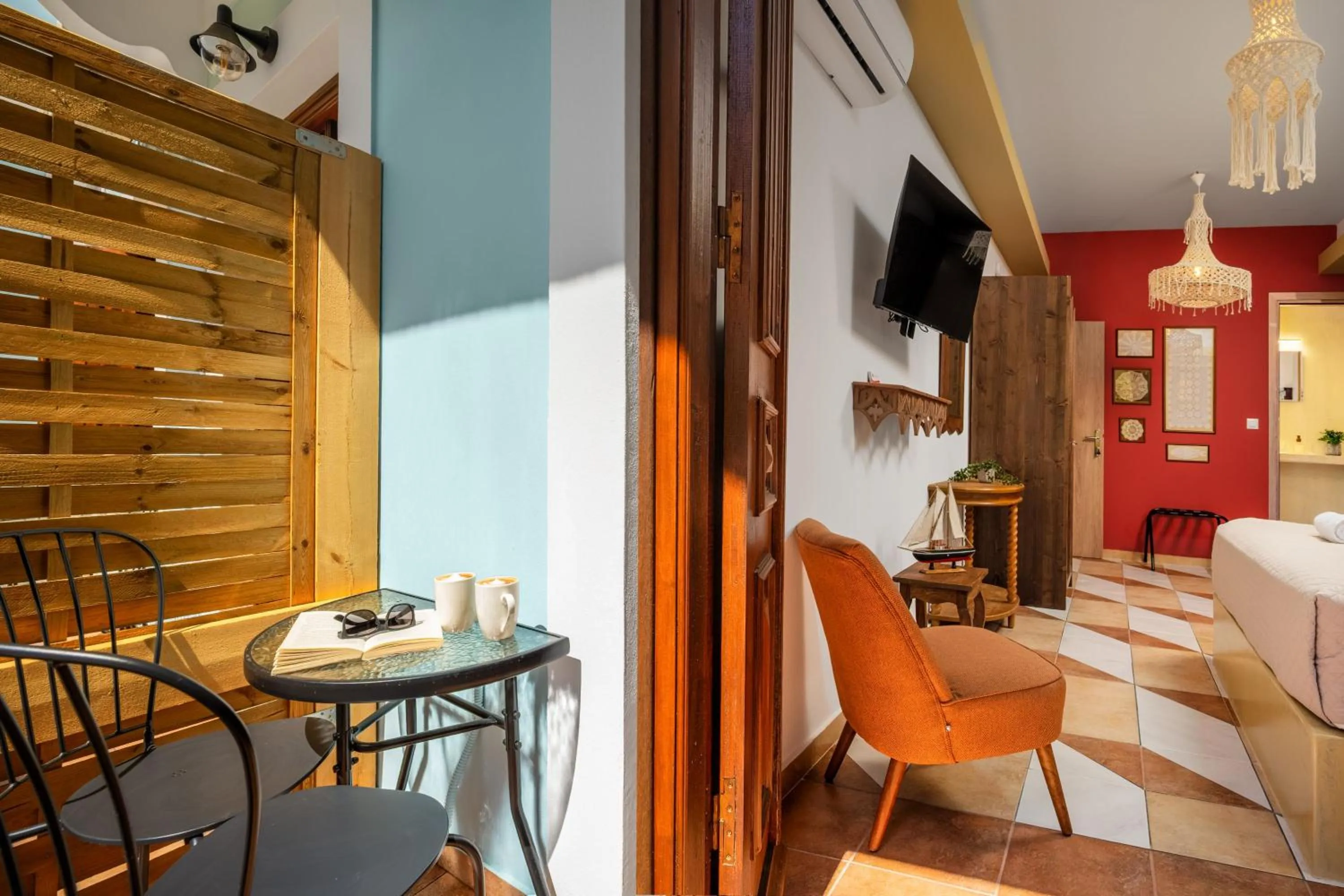 TV and multimedia, Bed in The Old Symi