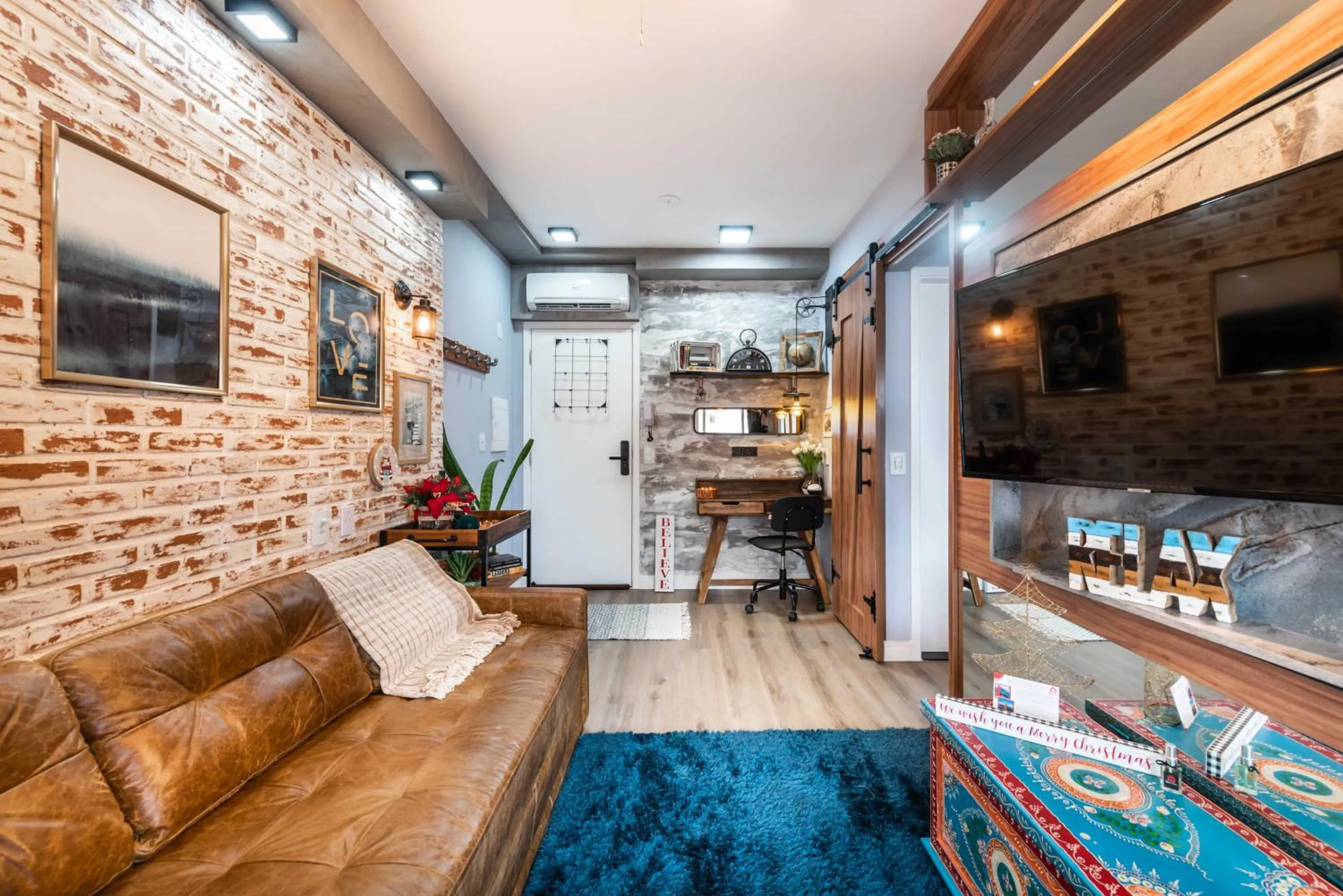 TV and multimedia in Edifício Summit Pinheiros, Aptos com Wi-Fi, Ar Condicionado, Varanda, Piscina, Academia e Estacionamento, Próximo ao Metrô