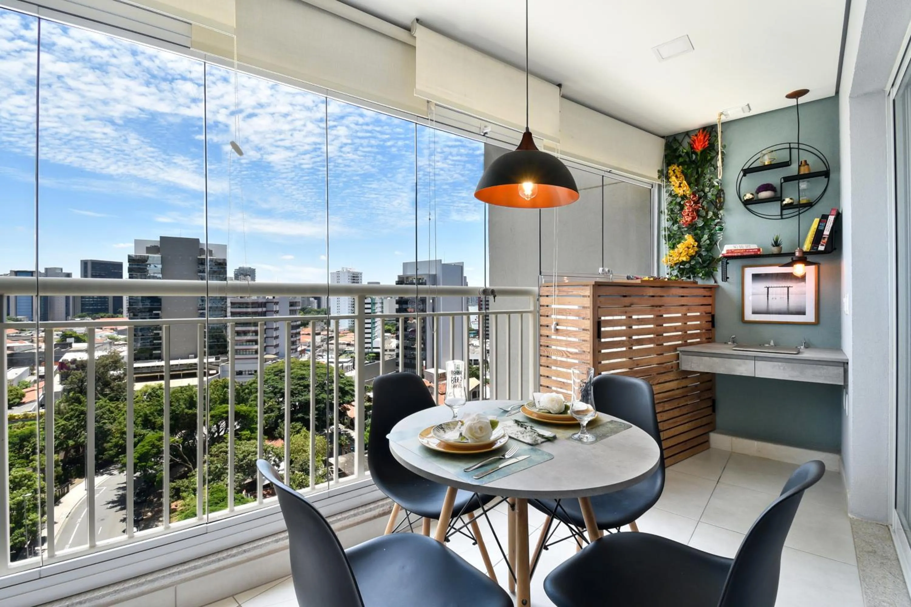 View (from property/room) in Edifício Summit Pinheiros, Aptos com Wi-Fi, Ar Condicionado, Varanda, Piscina, Academia e Estacionamento, Próximo ao Metrô