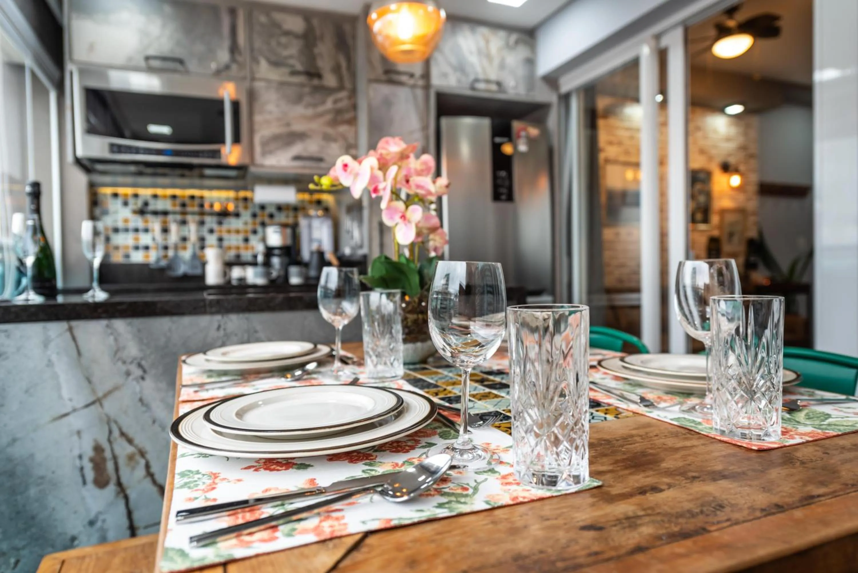 Dining area in Edifício Summit Pinheiros, Aptos com Wi-Fi, Ar Condicionado, Varanda, Piscina, Academia e Estacionamento, Próximo ao Metrô