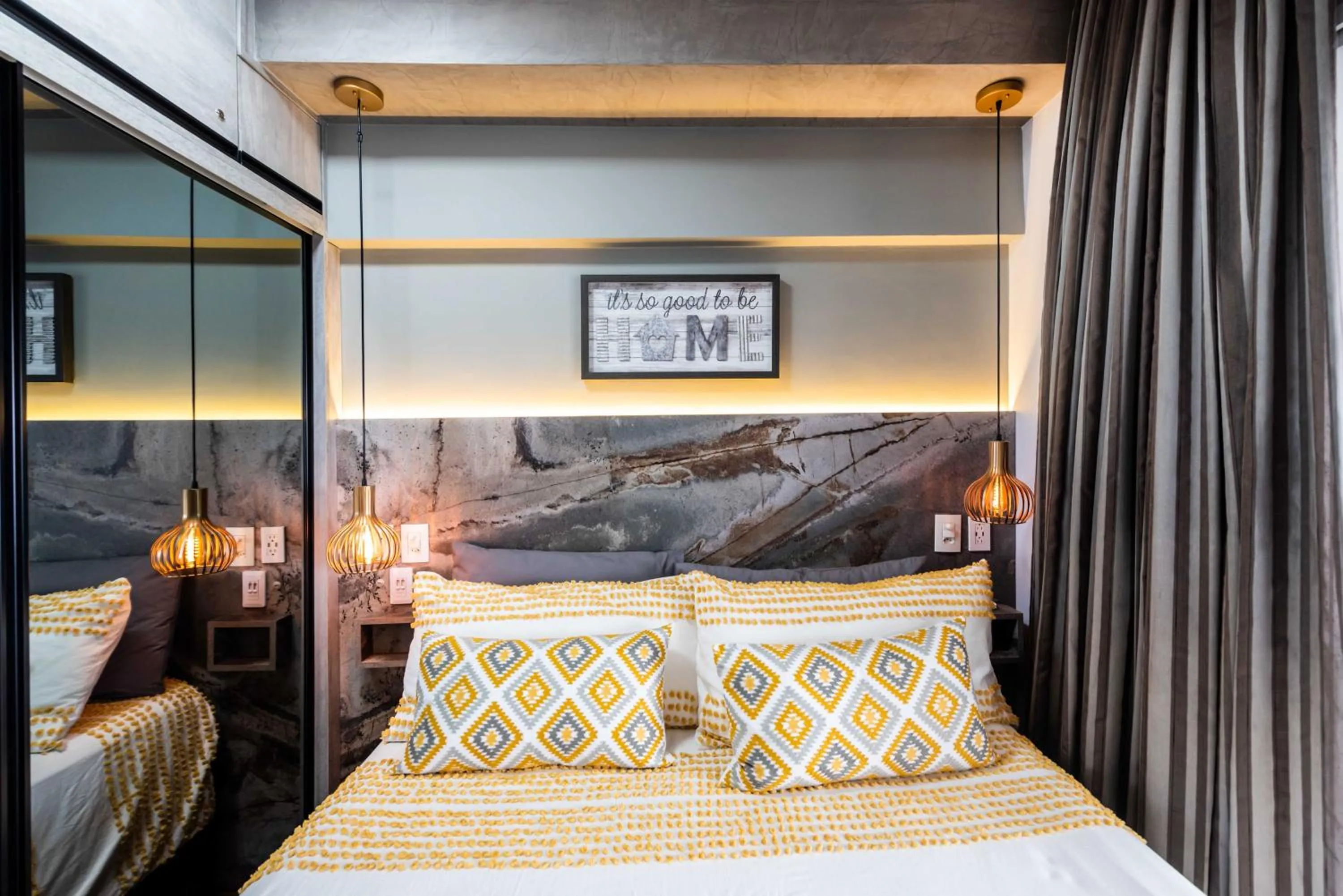 Bed in Edifício Summit Pinheiros, Aptos com Wi-Fi, Ar Condicionado, Varanda, Piscina, Academia e Estacionamento, Próximo ao Metrô