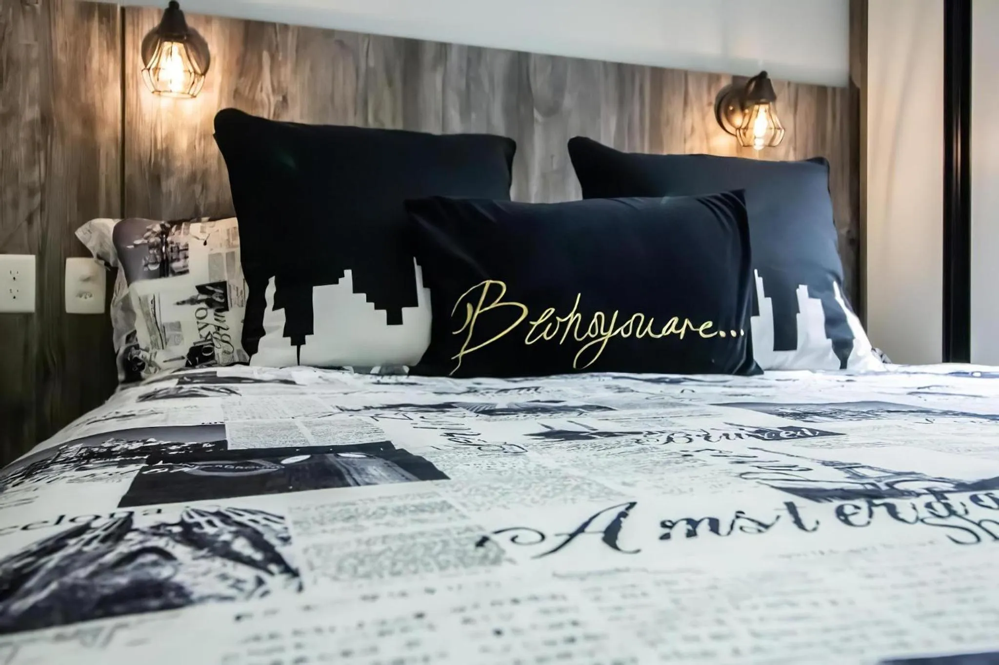 Bed in Edifício Summit Pinheiros, Aptos com Wi-Fi, Ar Condicionado, Varanda, Piscina, Academia e Estacionamento, Próximo ao Metrô