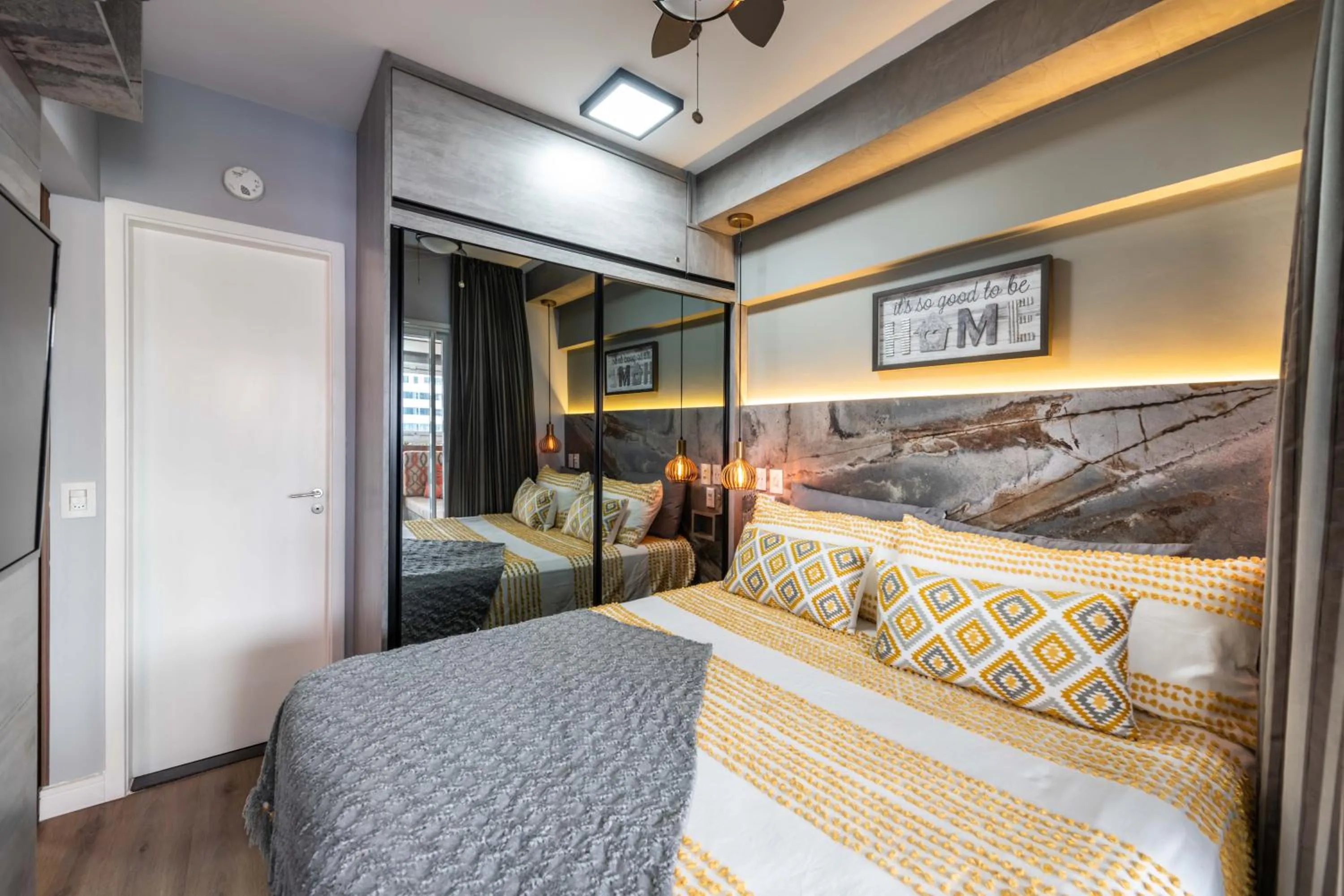 Bed in Edifício Summit Pinheiros, Aptos com Wi-Fi, Ar Condicionado, Varanda, Piscina, Academia e Estacionamento, Próximo ao Metrô