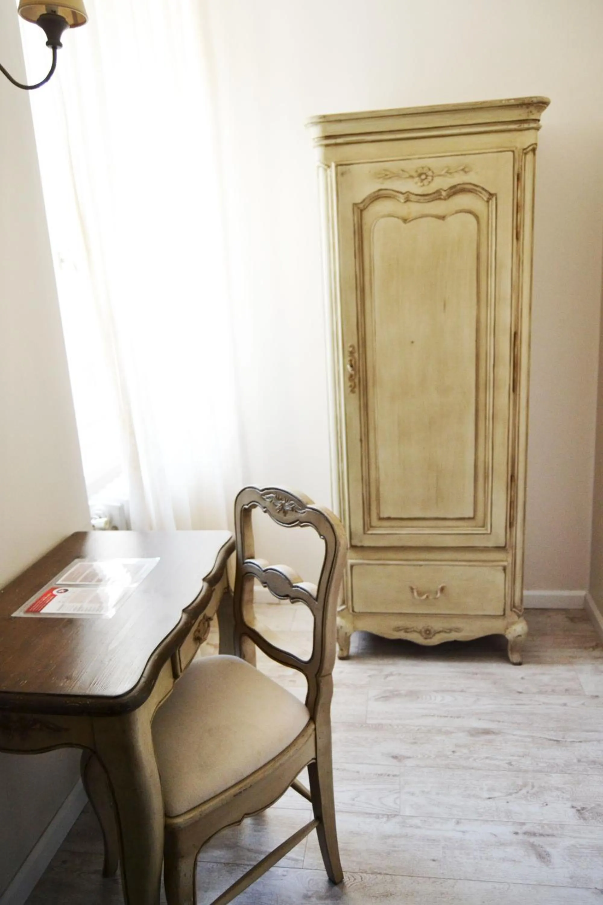 Decorative detail in The Originals Boutique, Hôtel Les Poèmes de Chartres