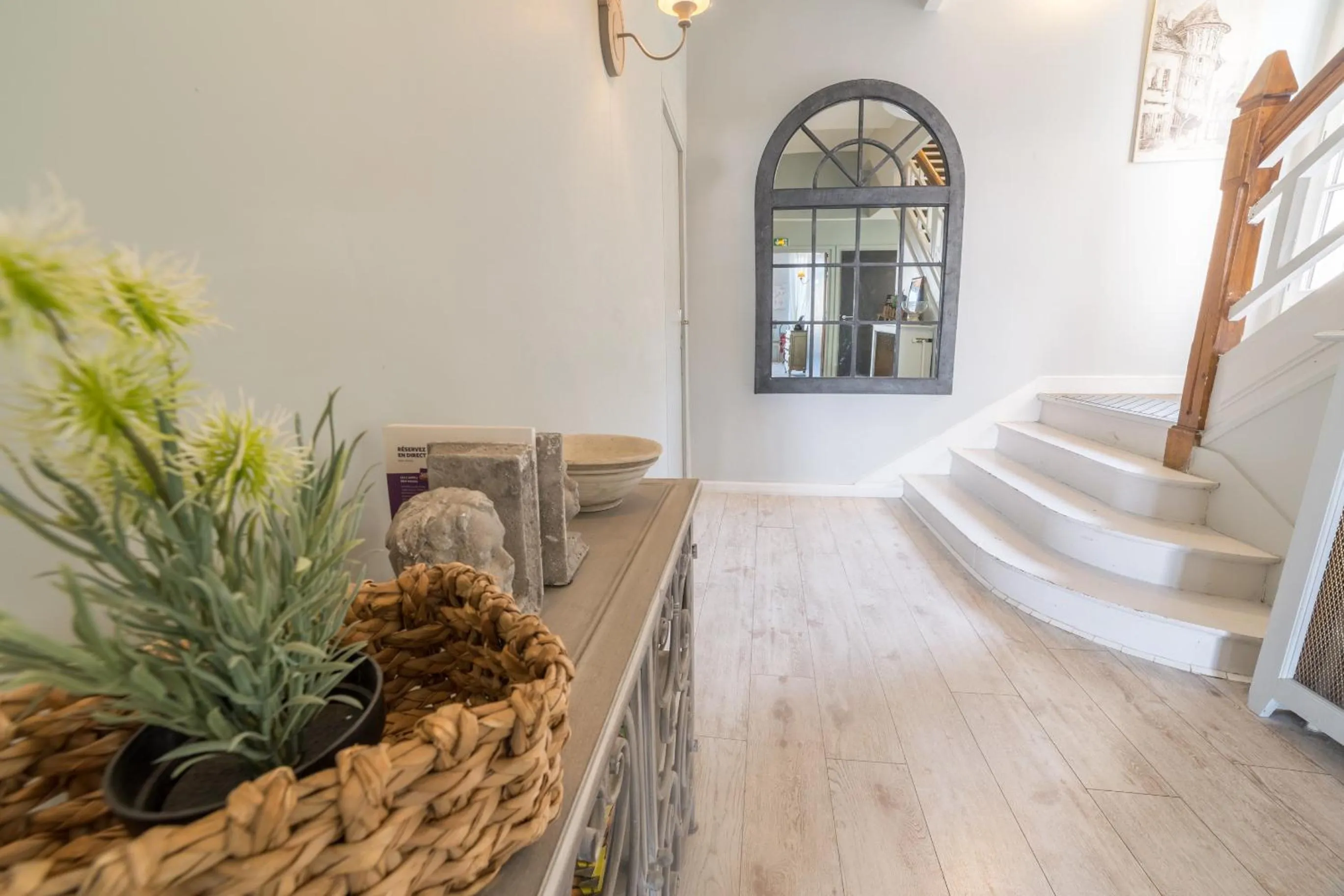 Lobby or reception in The Originals Boutique, Hôtel Les Poèmes de Chartres