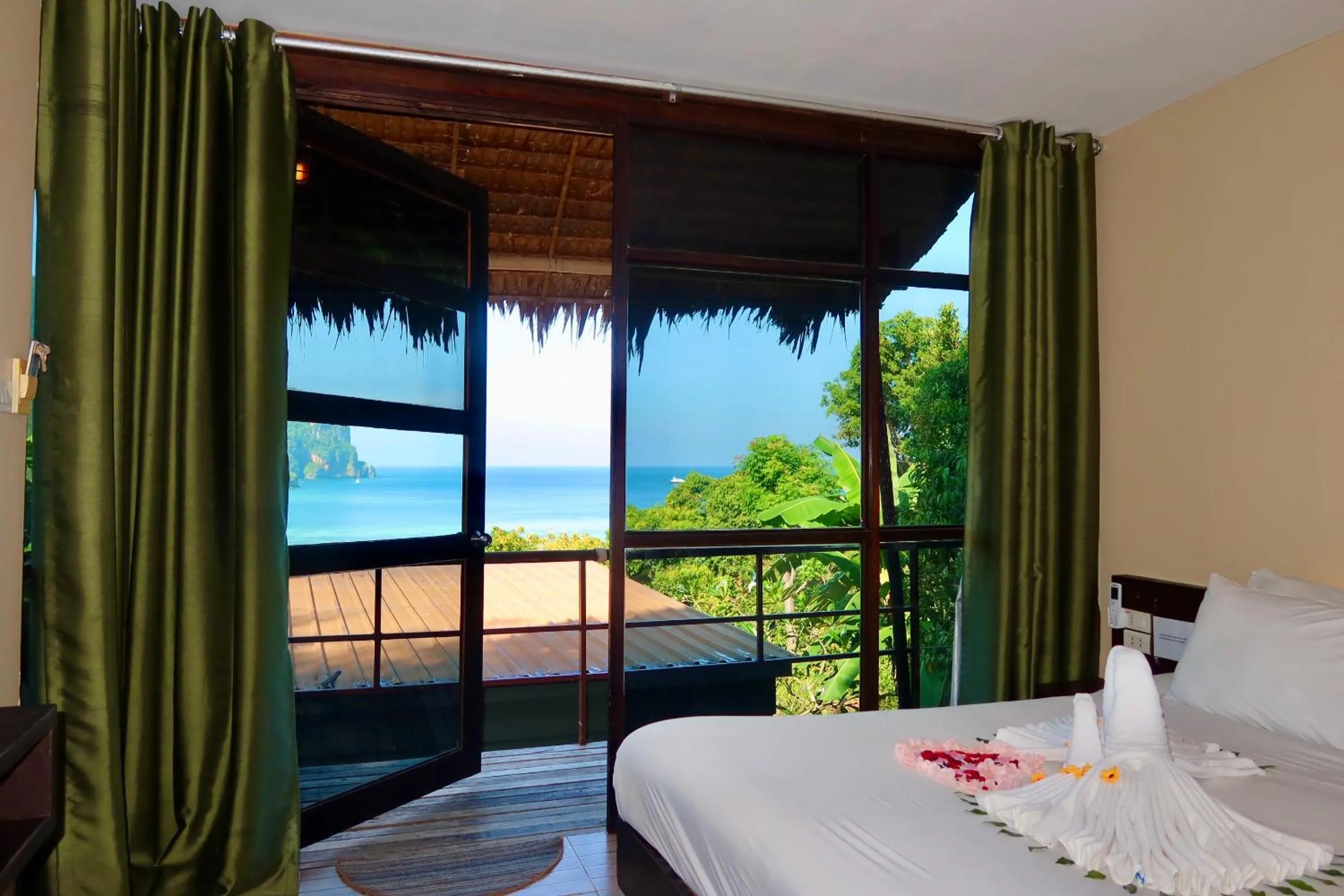 Photo of the whole room, Bed in Phi Phi Sea Sky Resort