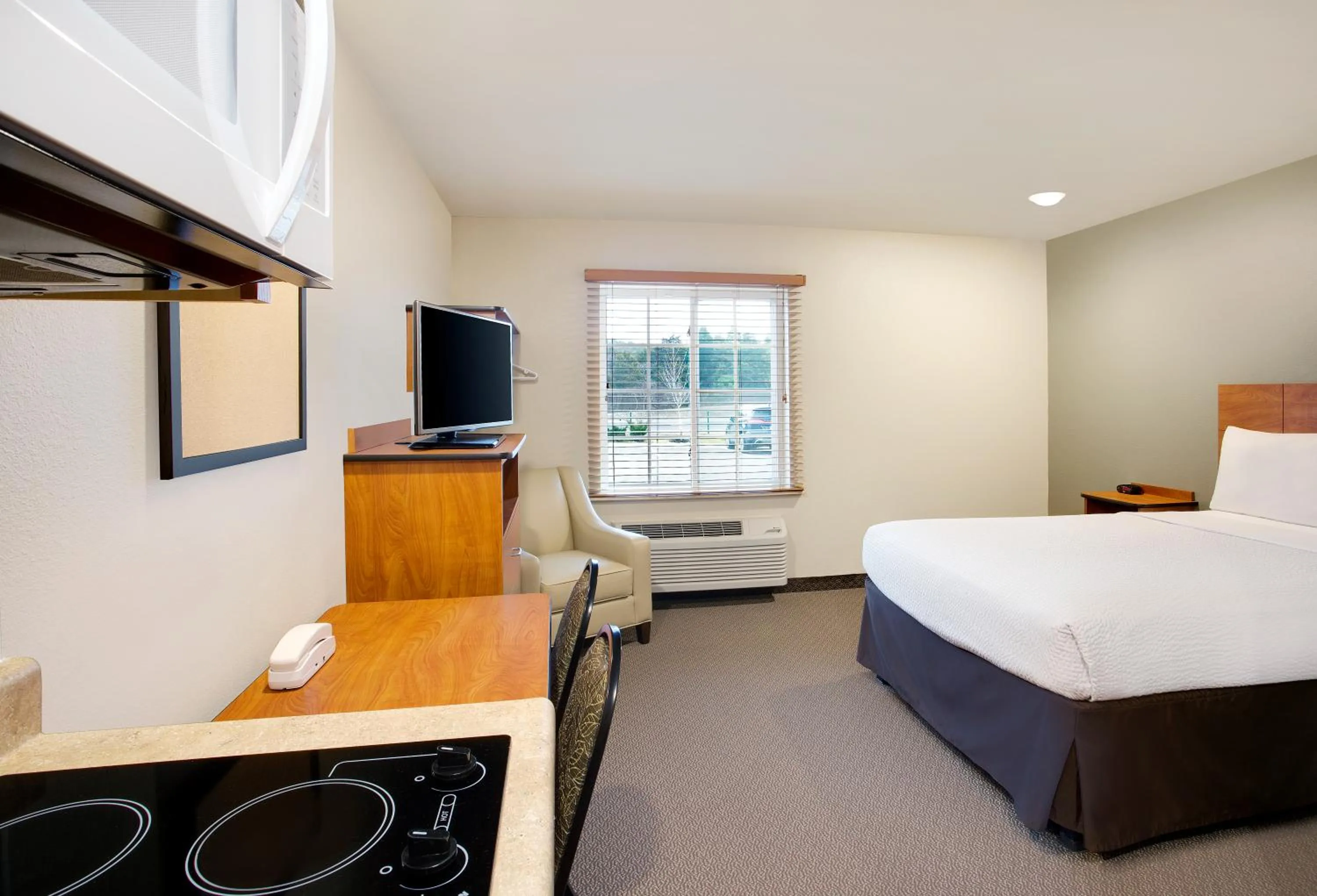 Bed in WoodSpring Suites Manassas Battlefield Park I-66