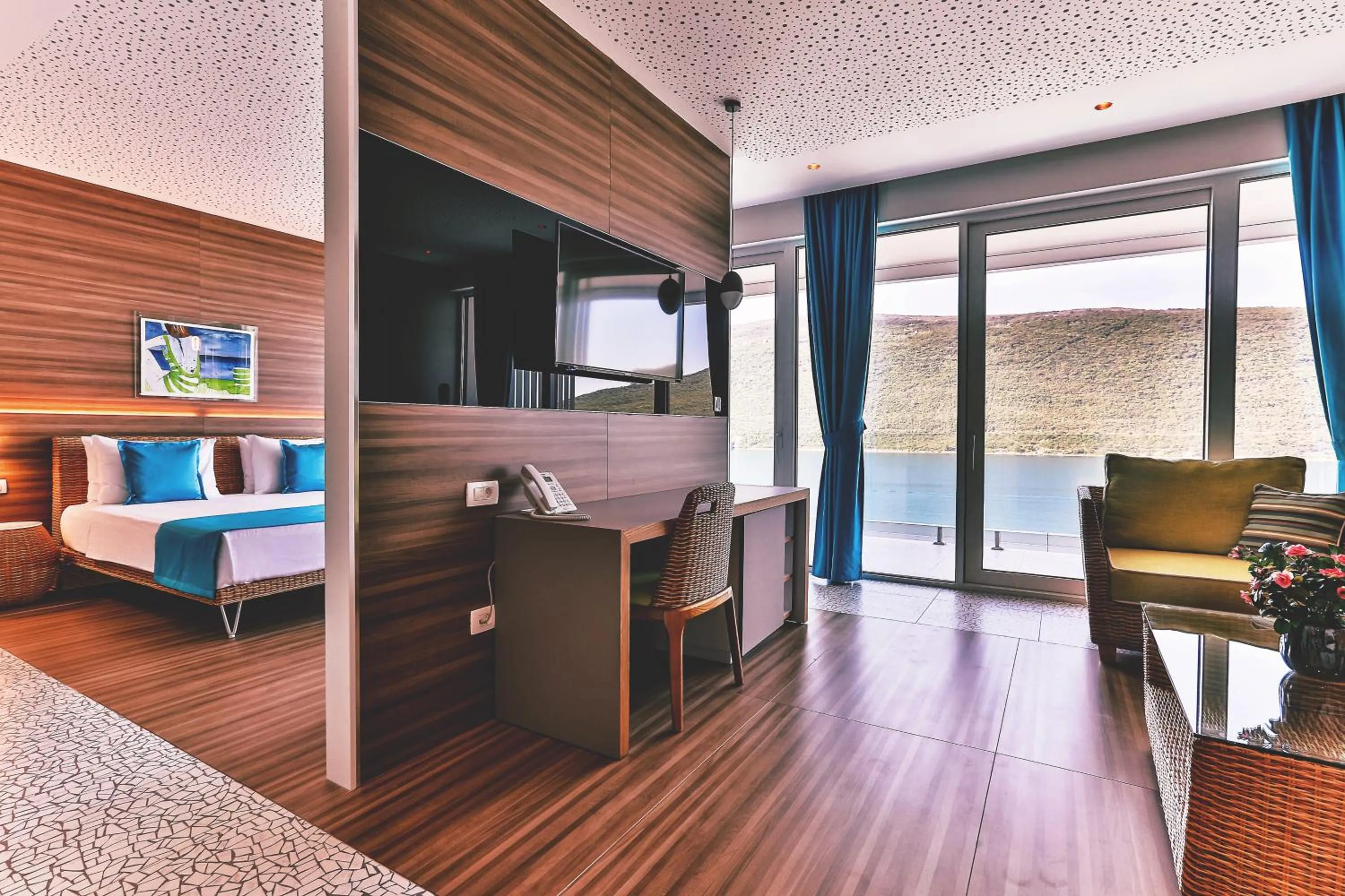 Bedroom, Bed in Carine Hotel Kumbor Superior