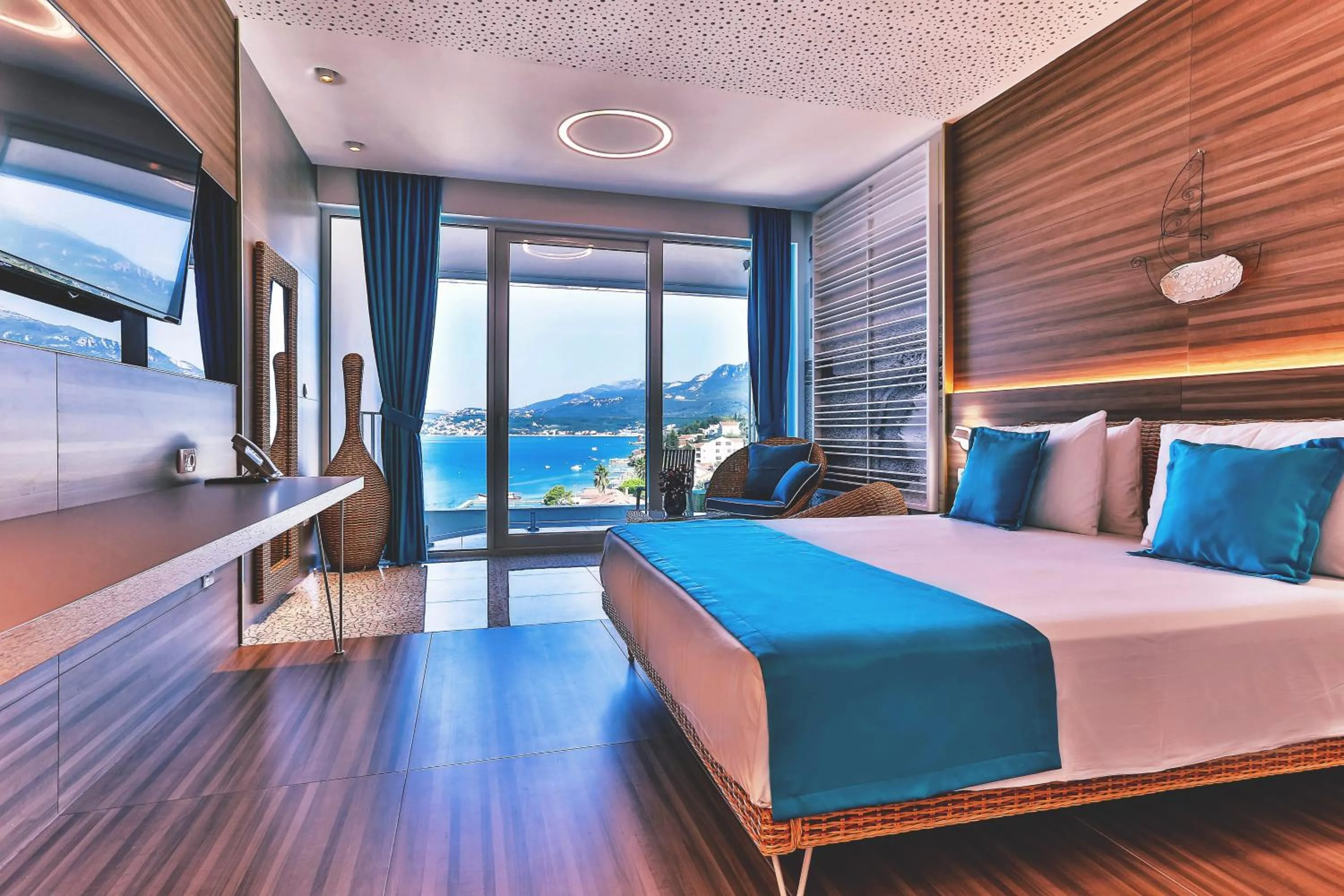 Bed in Carine Hotel Kumbor Superior