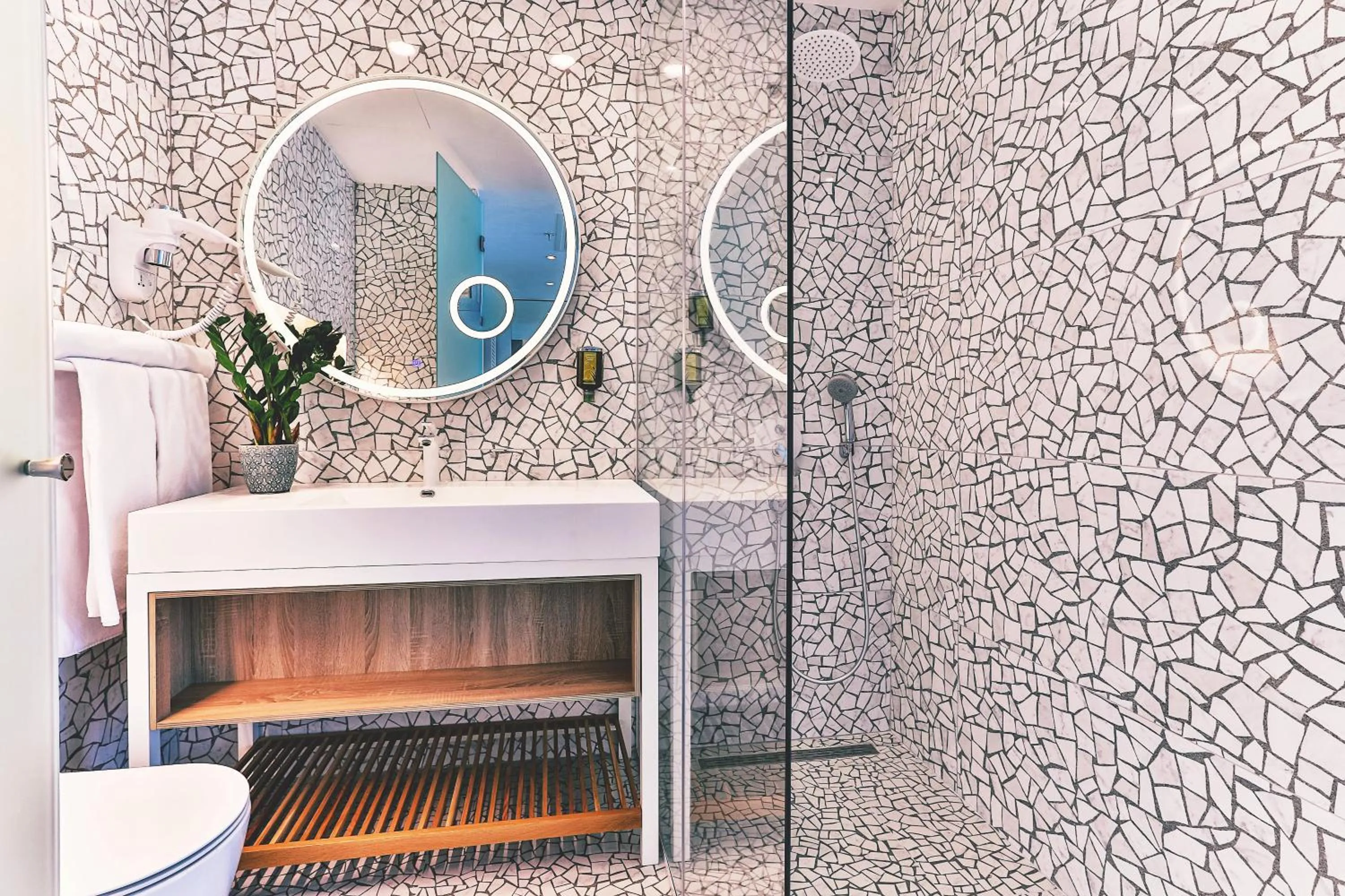 Bathroom in Carine Hotel Kumbor Superior