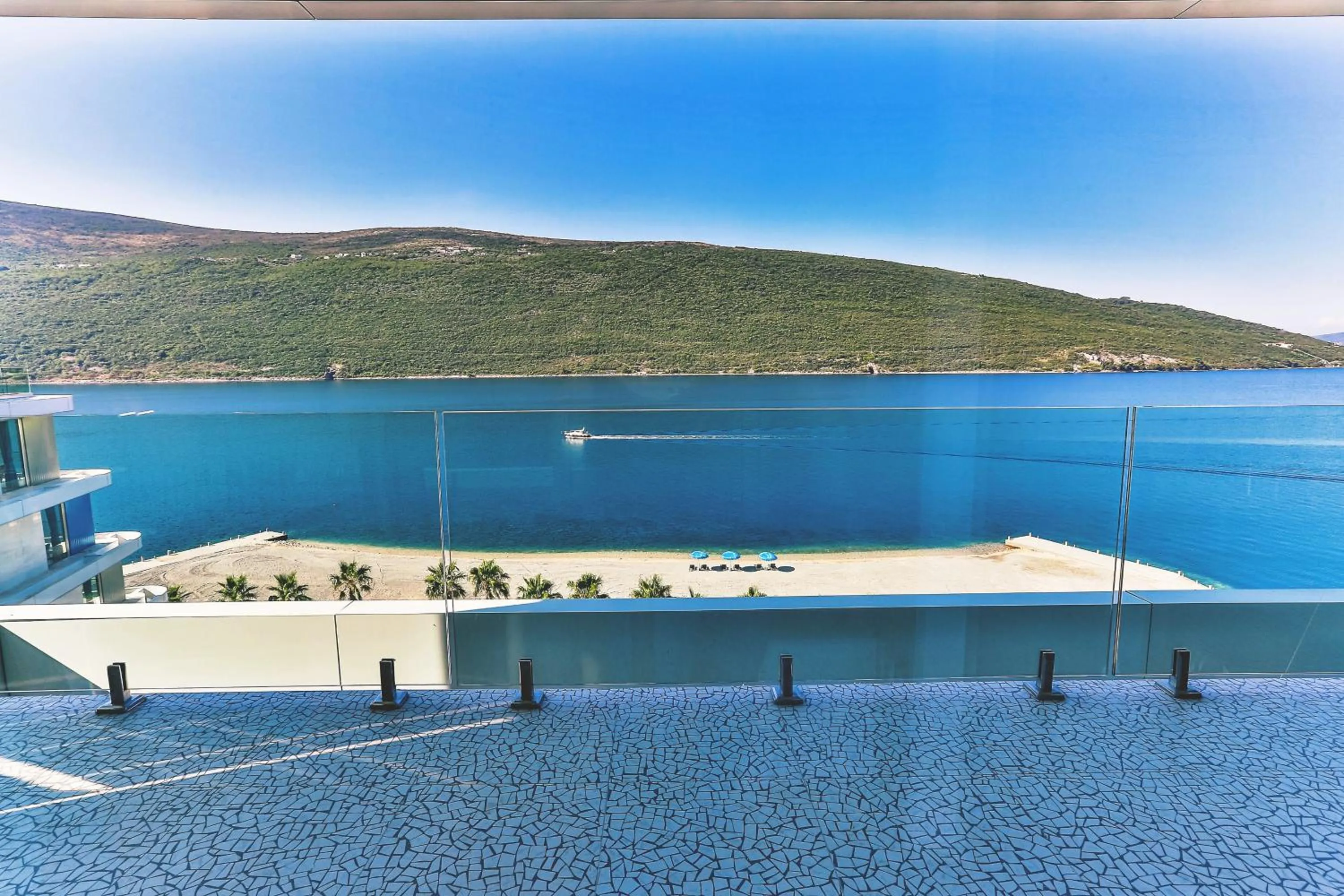 Beach in Carine Hotel Kumbor Superior