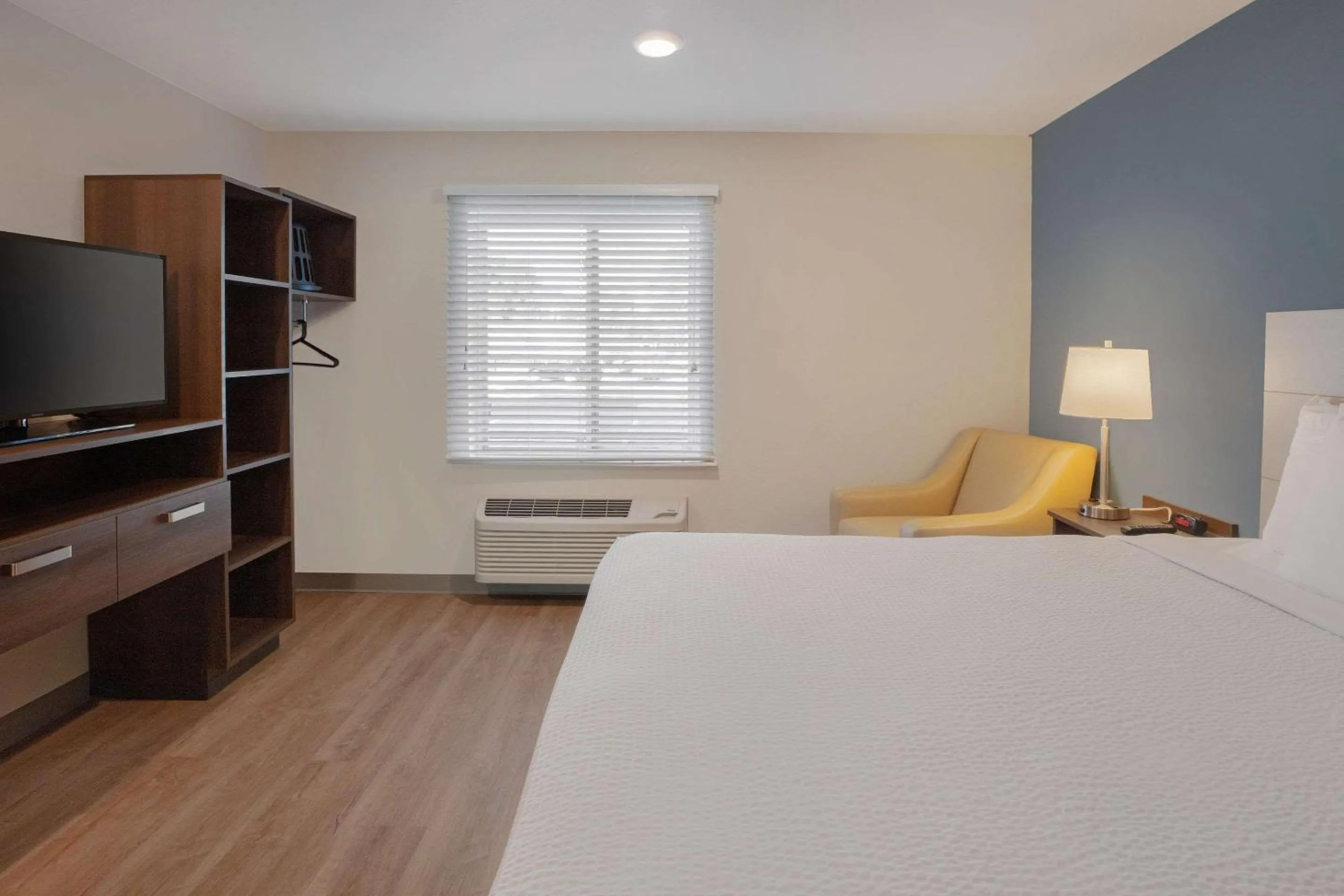 Photo of the whole room, Bed in Wood Spring Suites Washington DC East Arena Drive