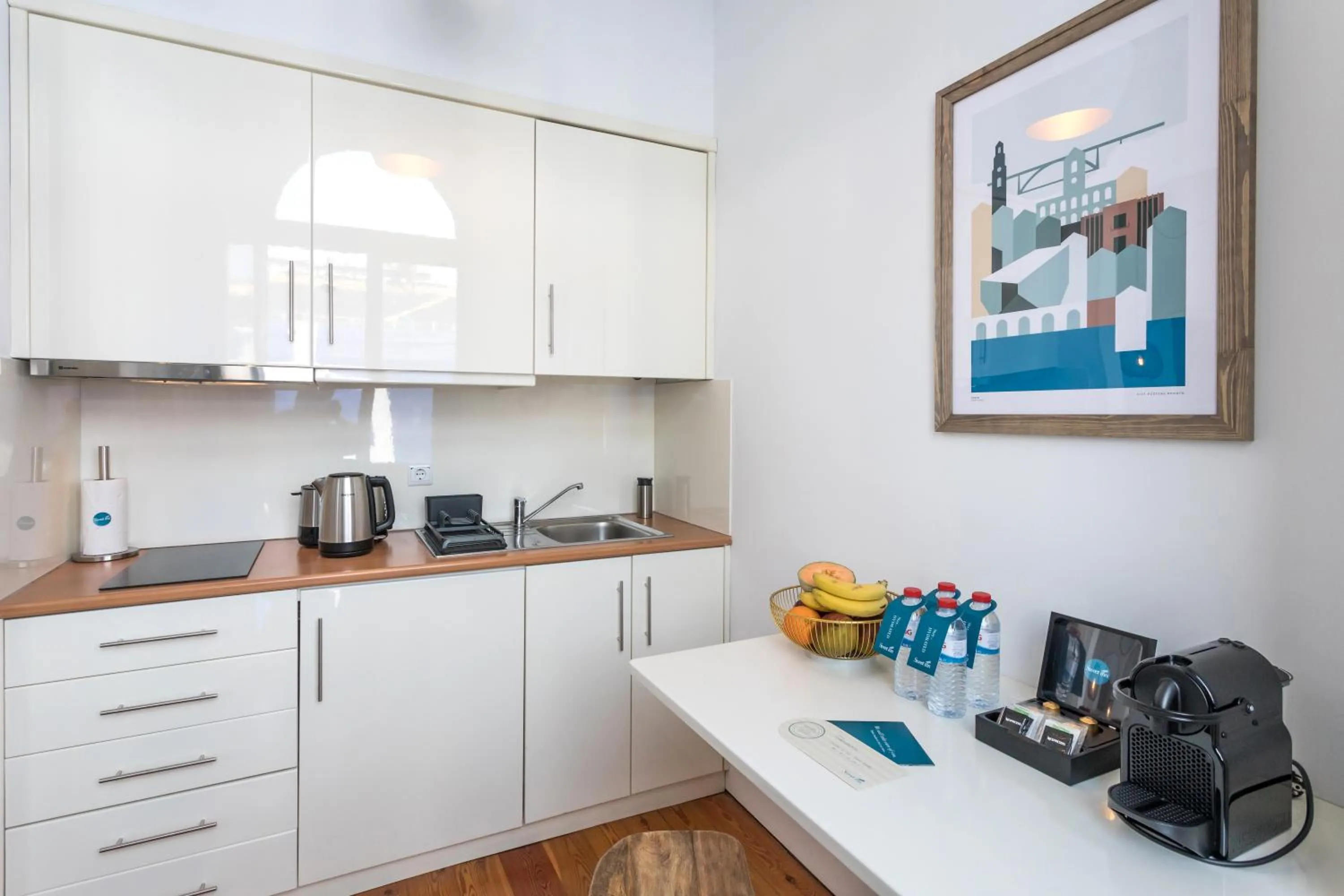 Coffee/tea facilities in Apartamentos Villa Bolhao