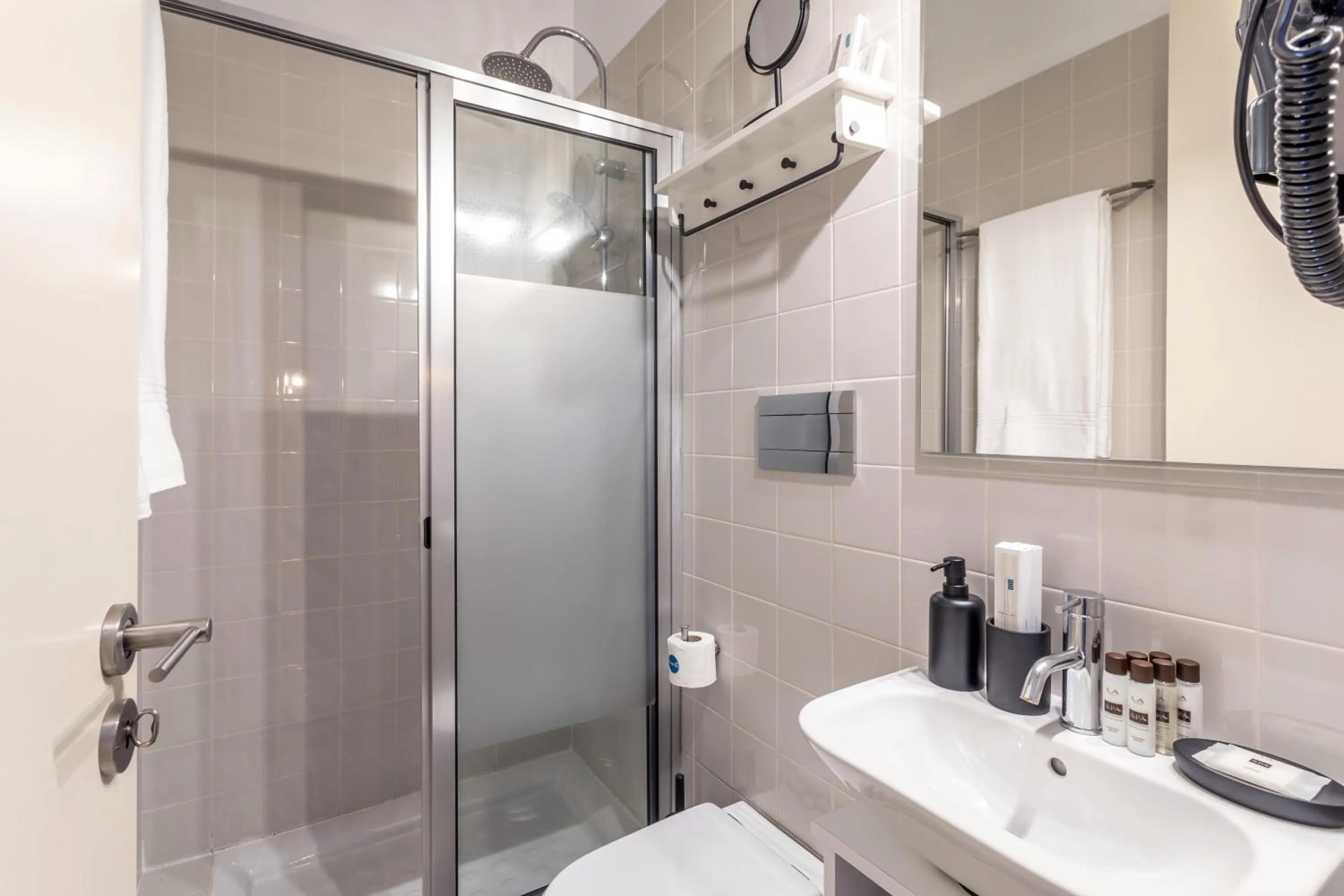 Toilet in Apartamentos Villa Bolhao