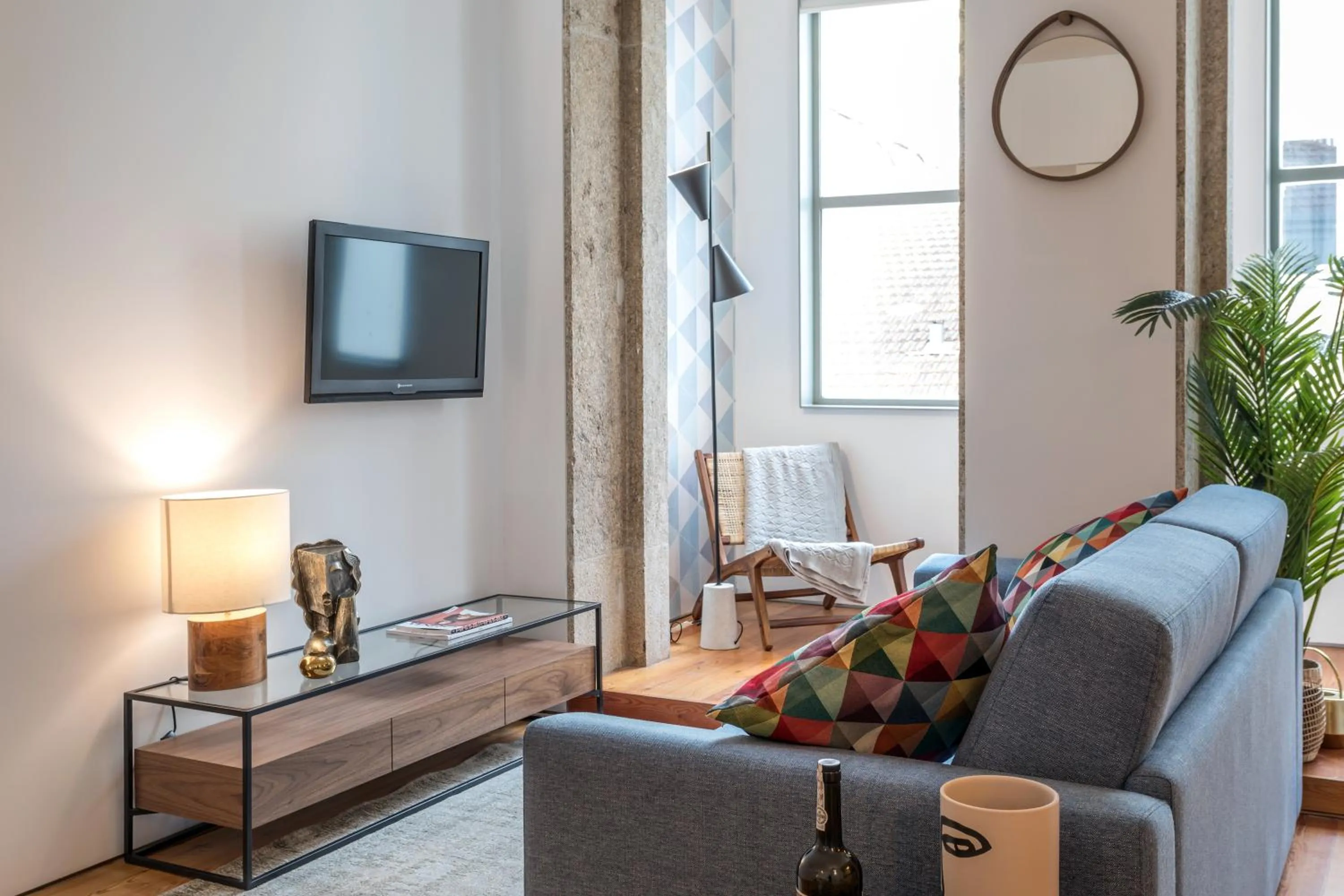 Communal lounge/ TV room in Apartamentos Villa Bolhao