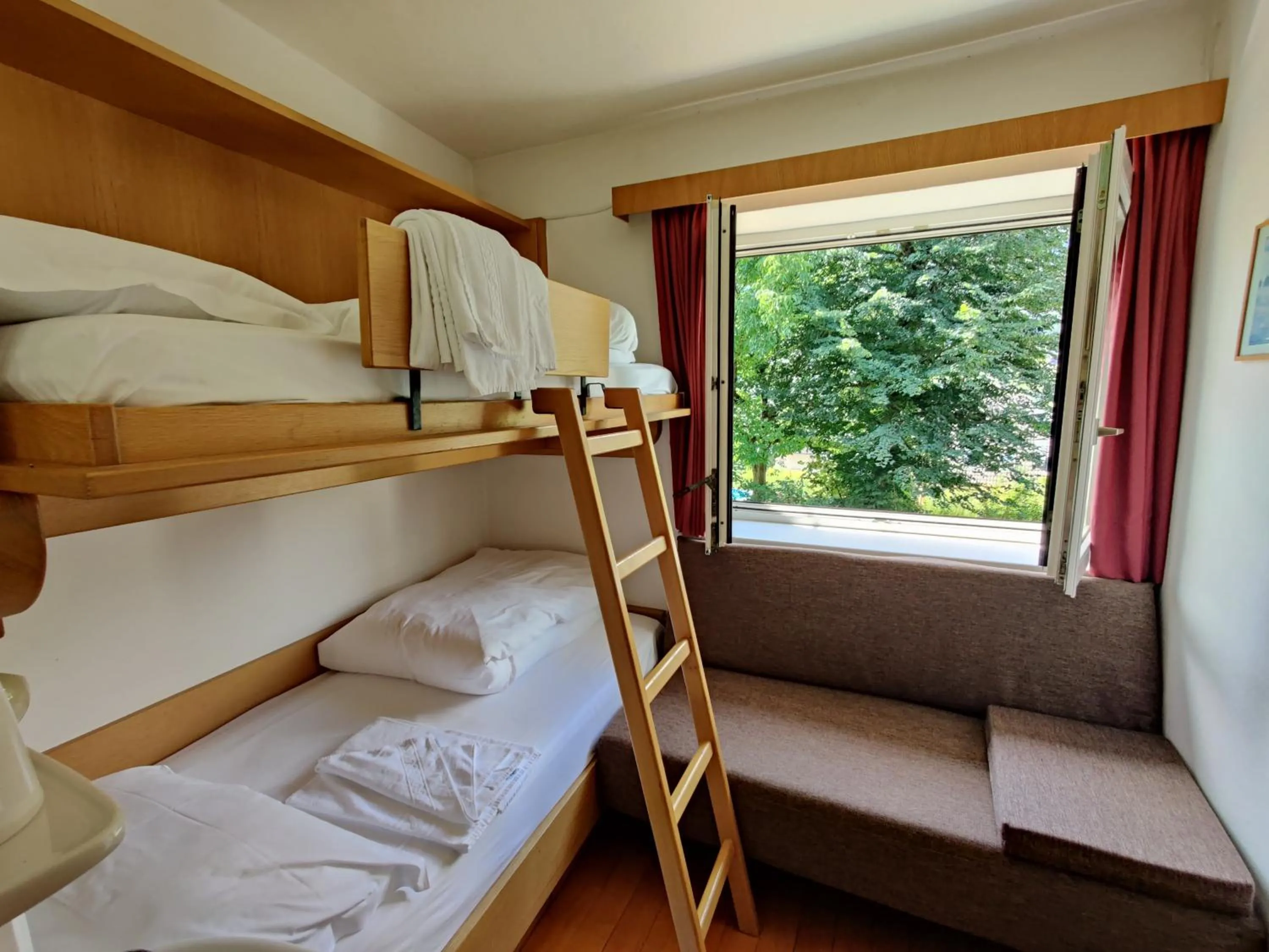 Bed in AppartChalet LA RONDULA - 100m from Seceda