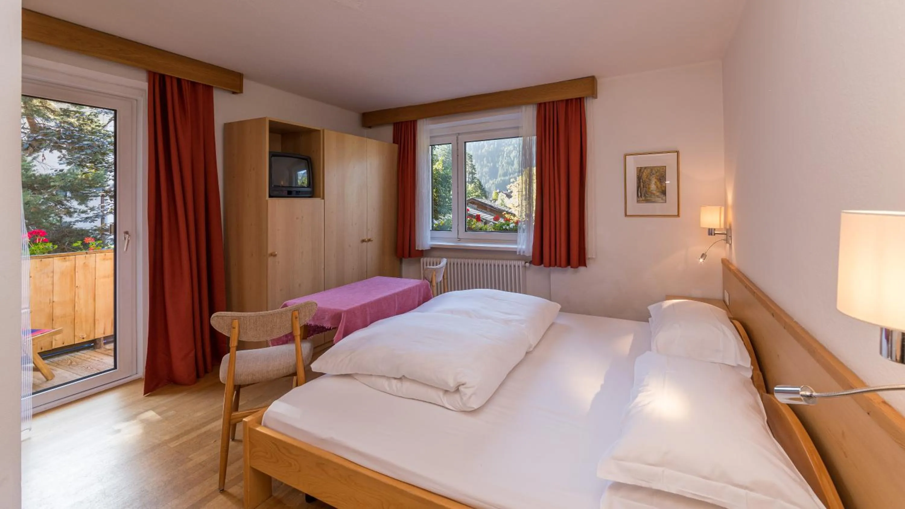 Bed in AppartChalet LA RONDULA - 100m from Seceda