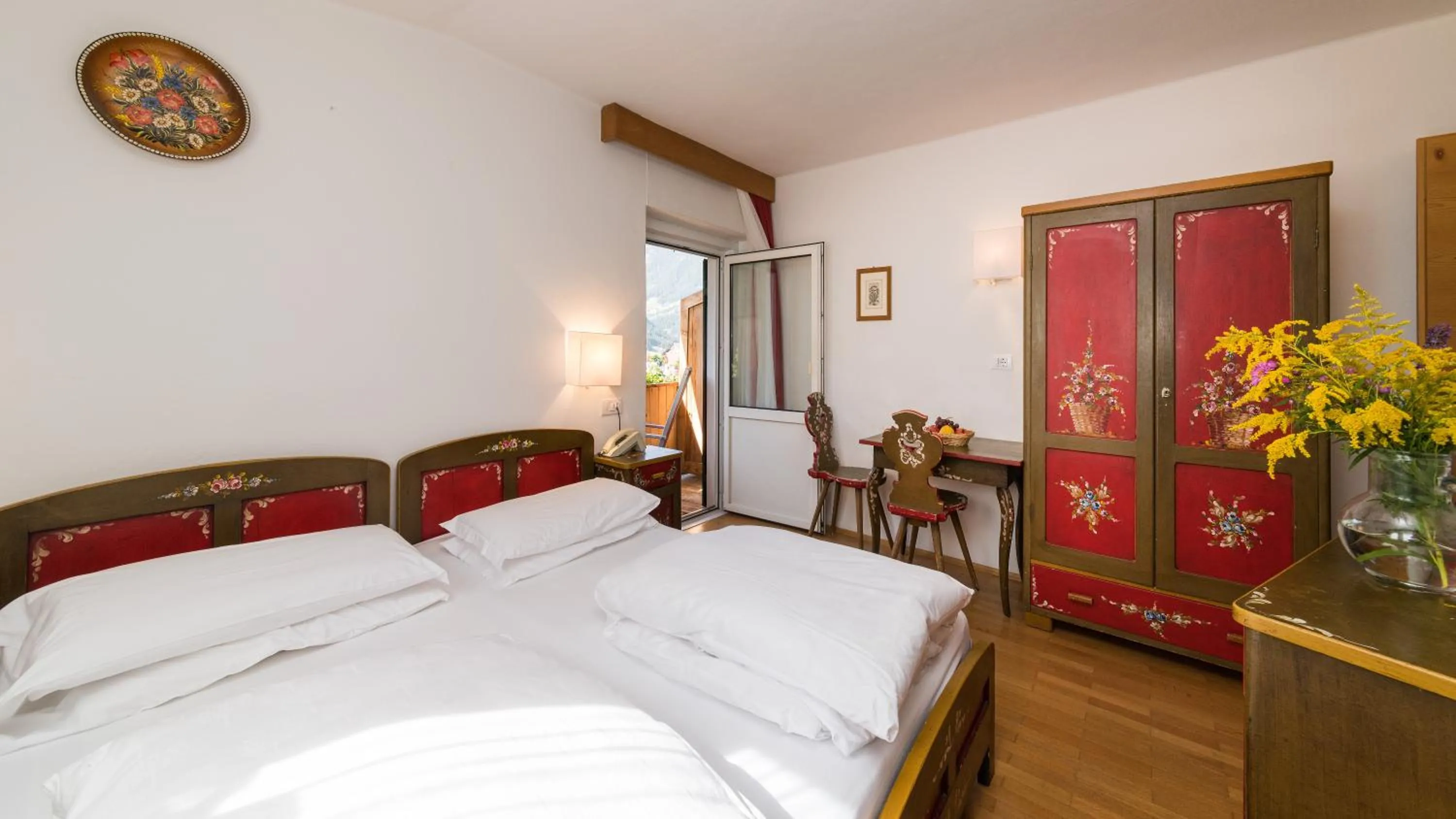 Bed in AppartChalet LA RONDULA - 100m from Seceda