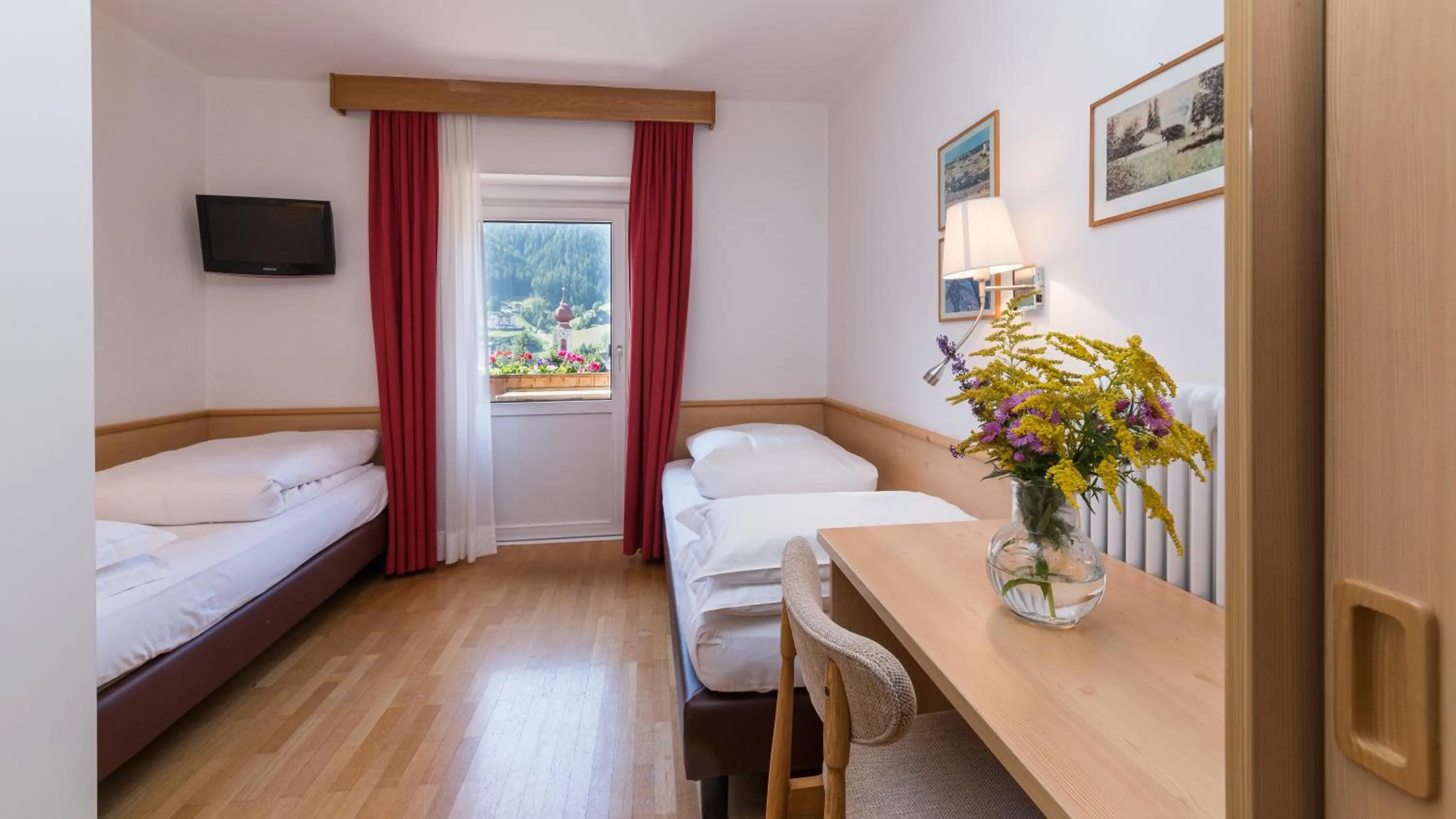 Bed in AppartChalet LA RONDULA - 100m from Seceda