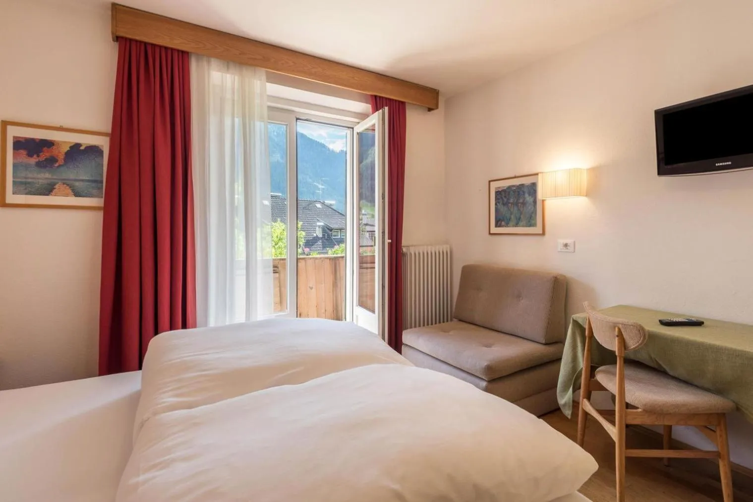 Bed in AppartChalet LA RONDULA - 100m from Seceda