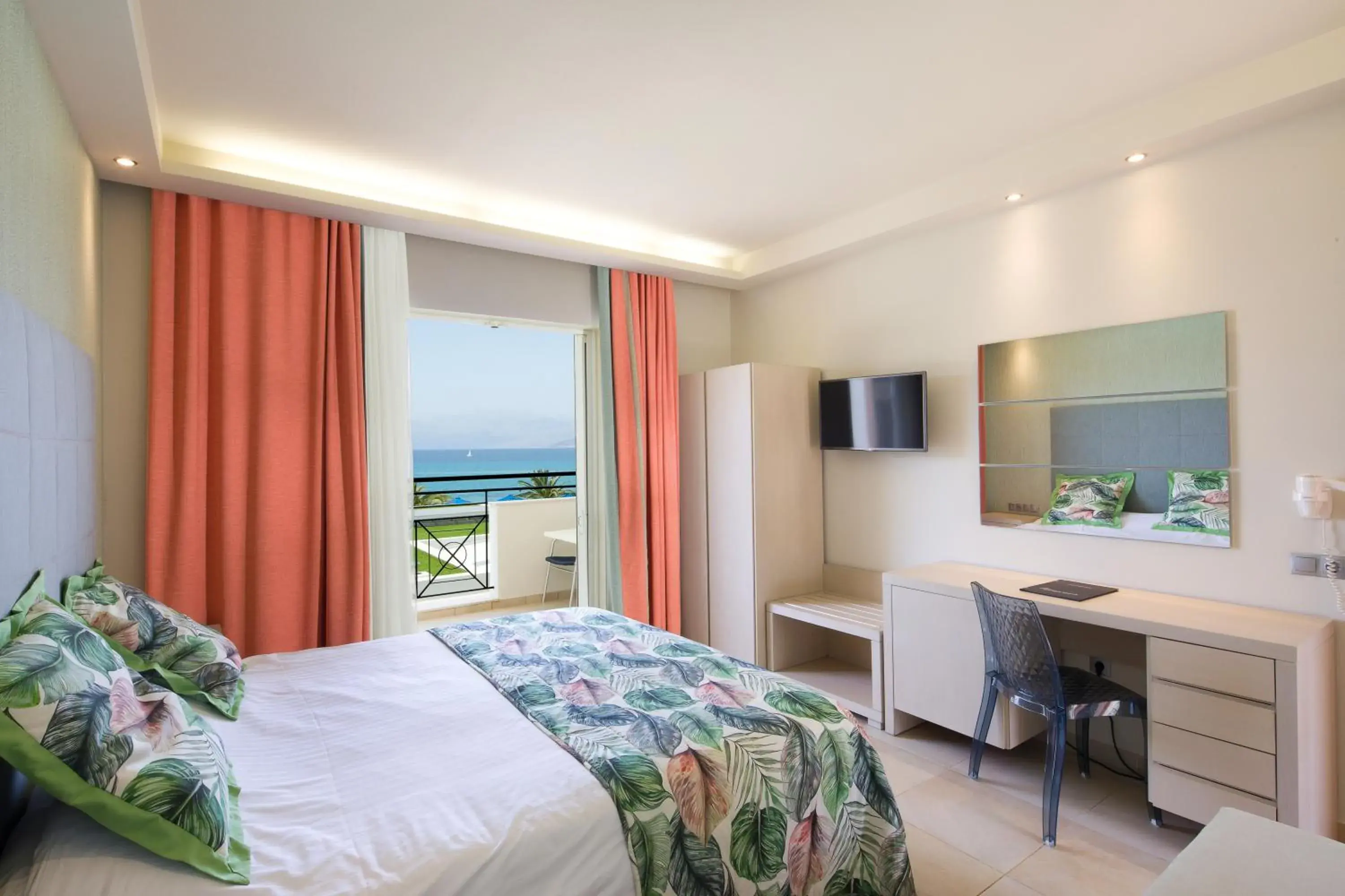 Deluxe Double or Twin Room with Sea View in Mareblue Beach Deluxe Double or Twin Room with Sea View in Mareblue Beach