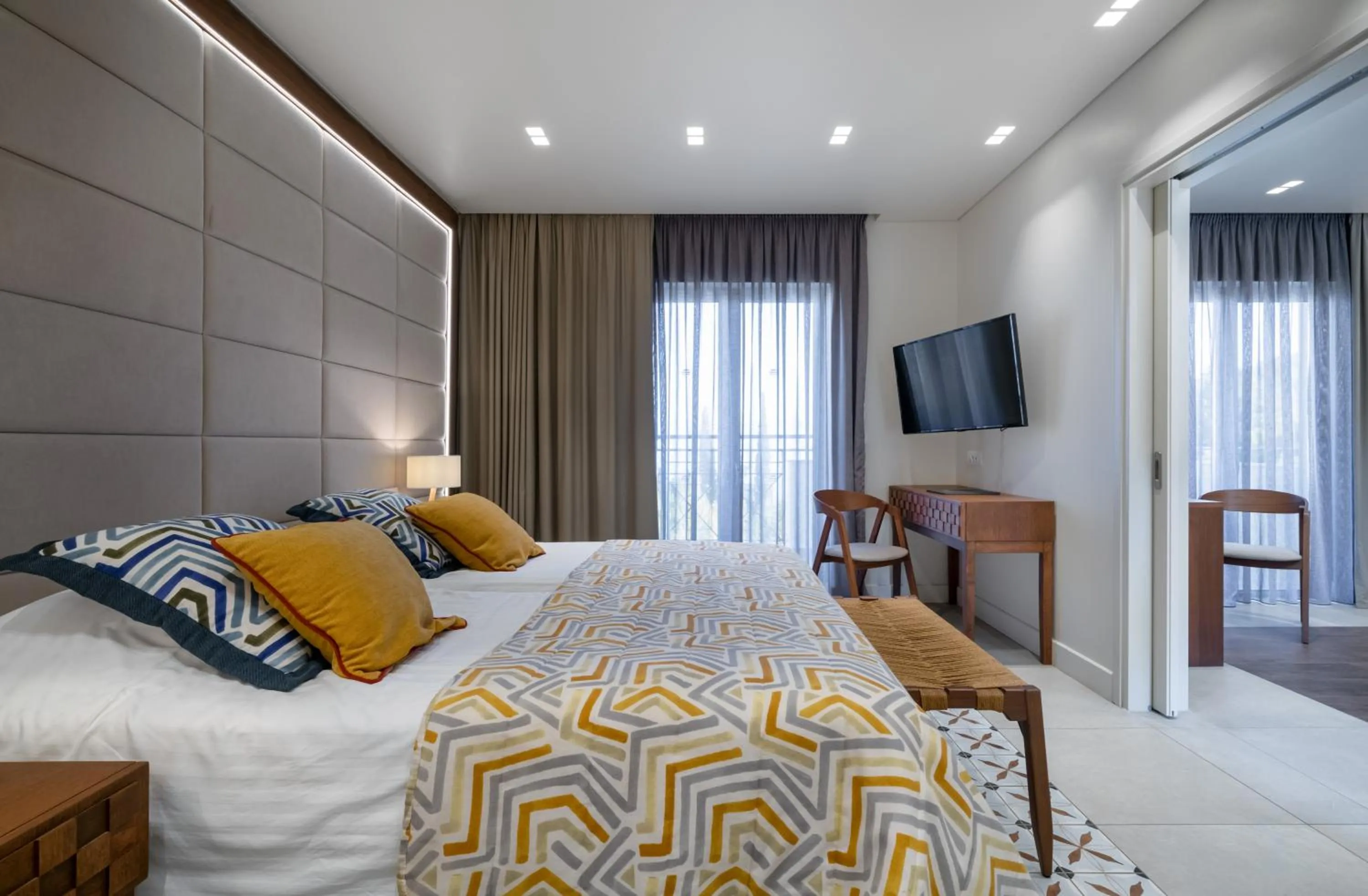 Photo of the whole room, Bed in Mareblue Beach