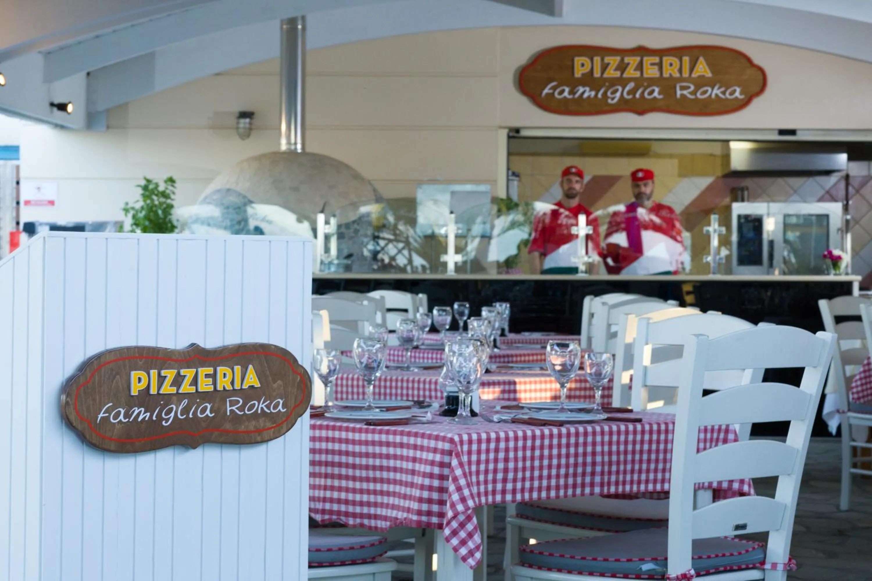 Restaurant/places to eat in Mareblue Beach