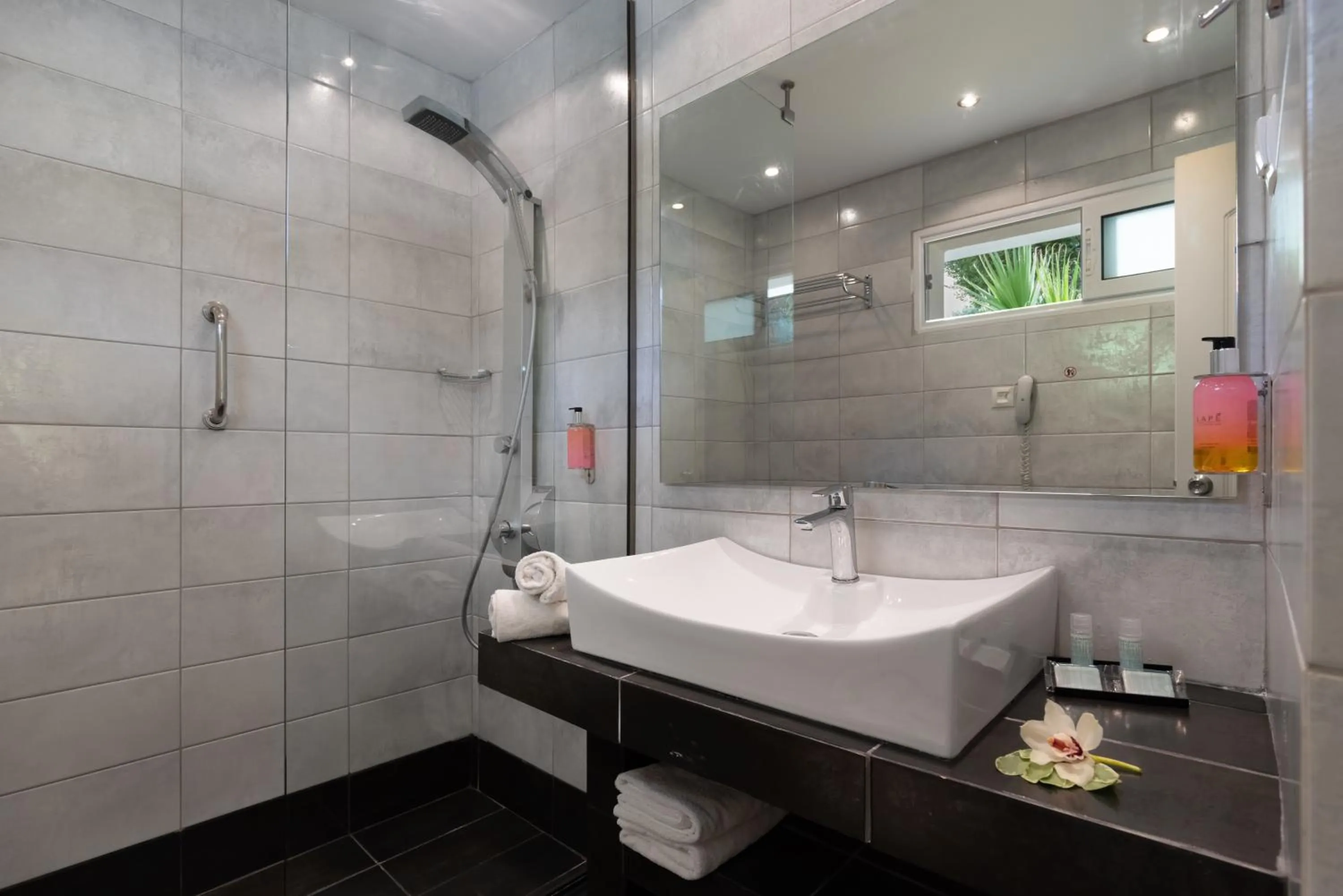 Shower in Mareblue Beach