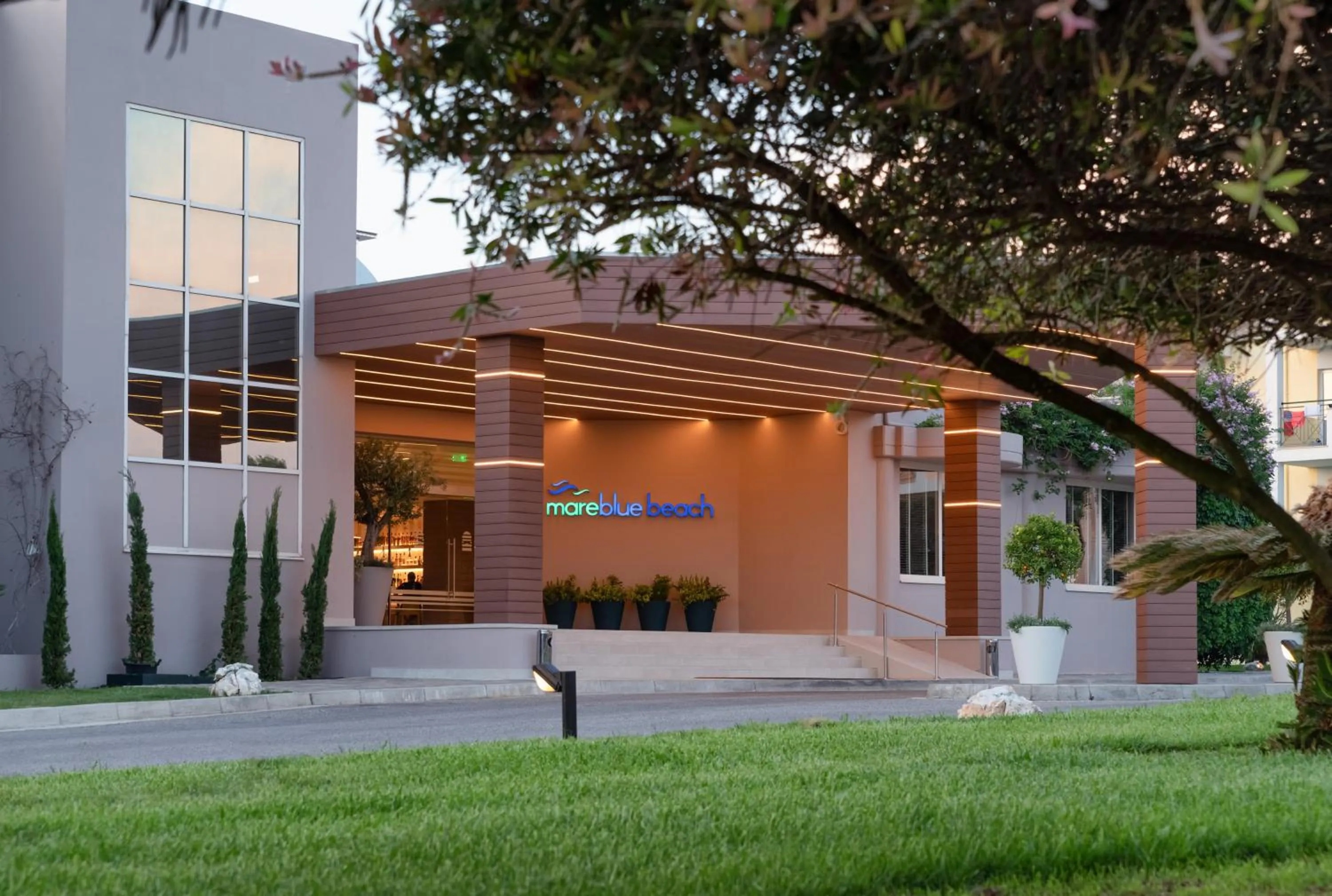 Property building in Mareblue Beach