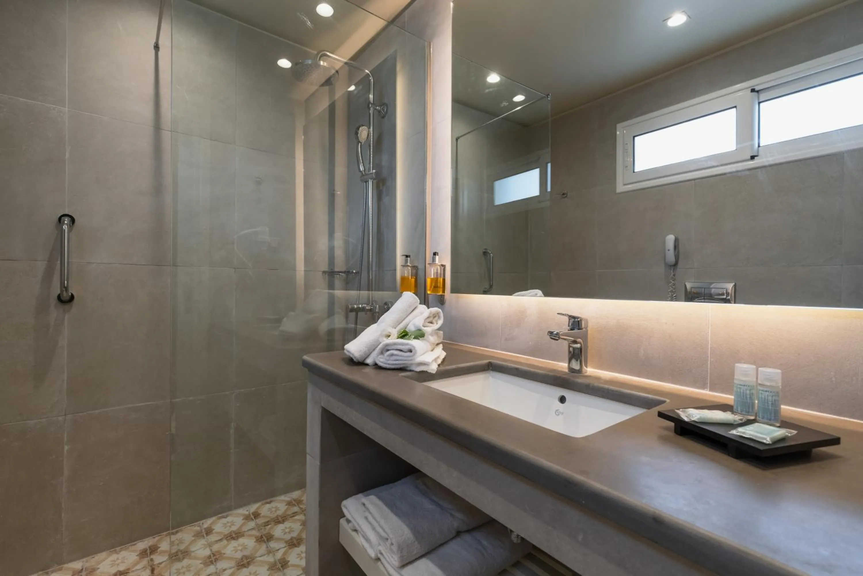 Shower in Mareblue Beach