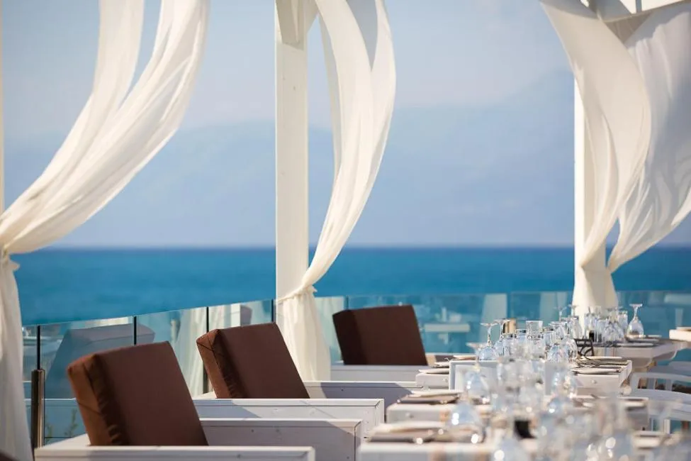 Restaurant/places to eat in Mareblue Beach