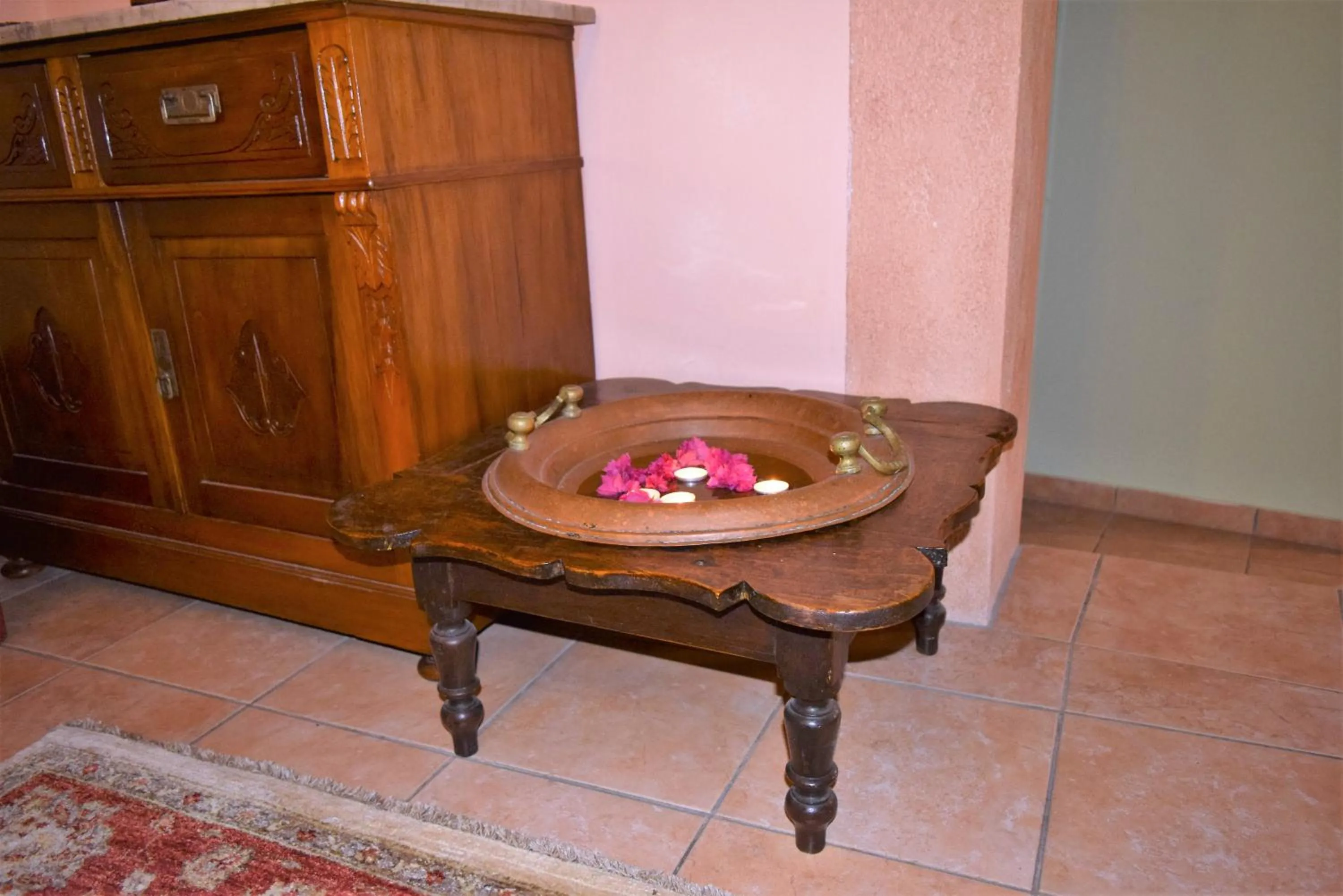 Seating area in Petrino