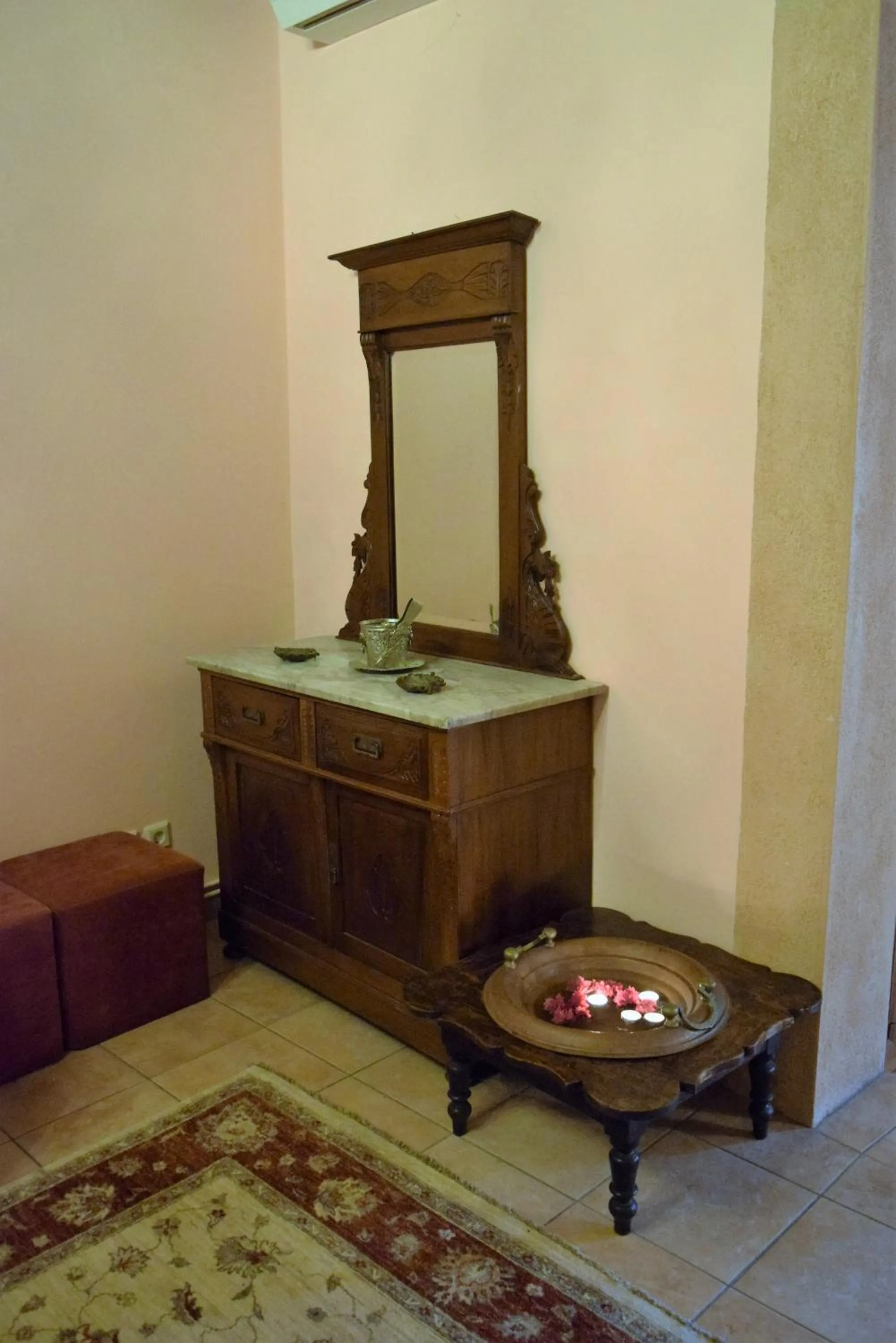 Decorative detail in Petrino