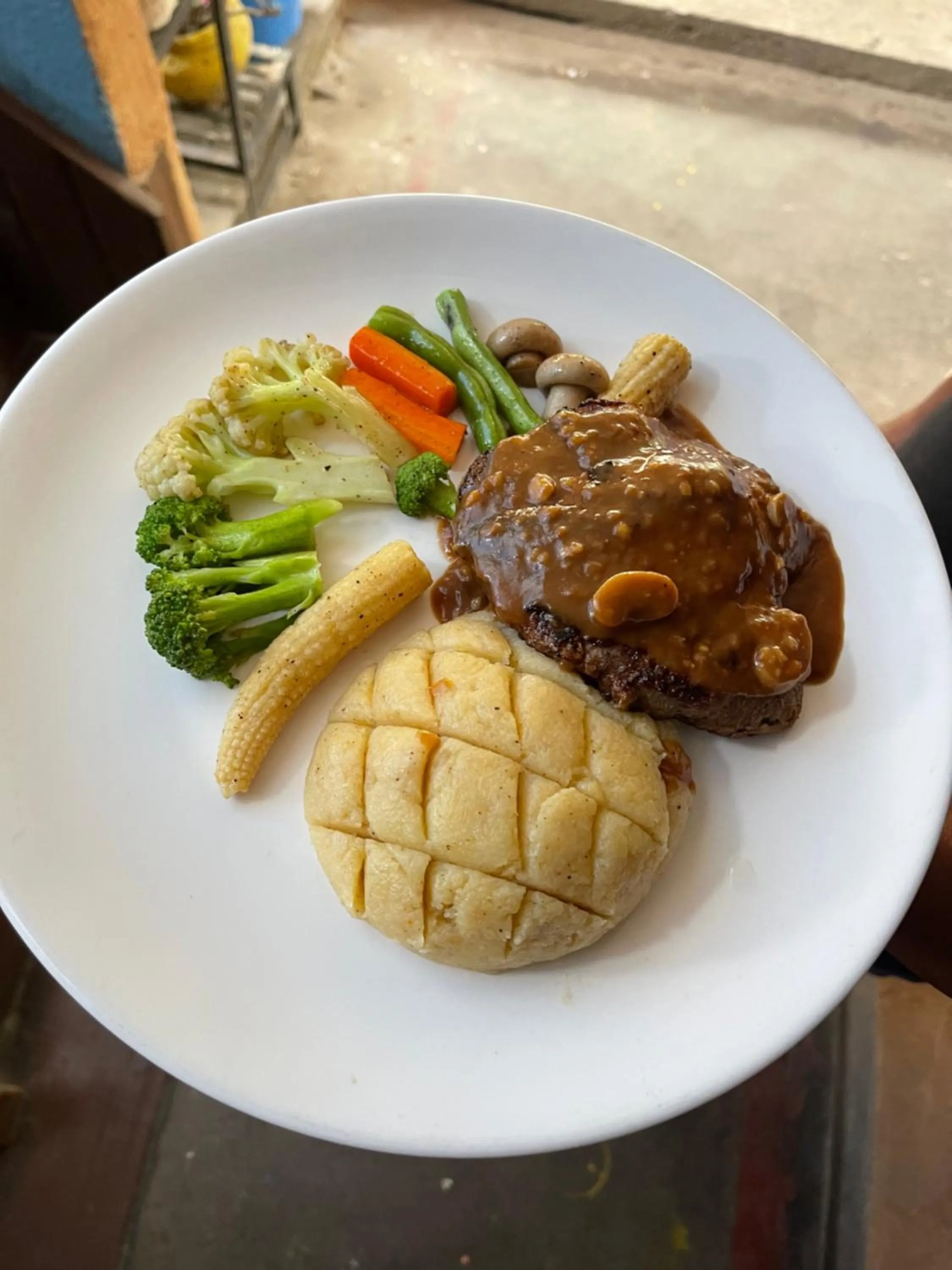 Restaurant/places to eat in Hotel Buddha