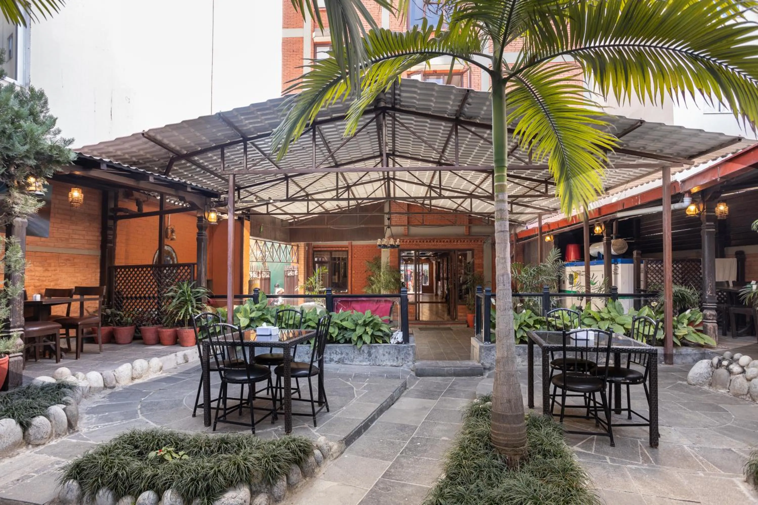 Restaurant/places to eat in Hotel Buddha