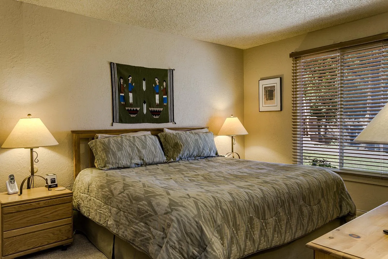 Bedroom, Bed in Artist Road #30