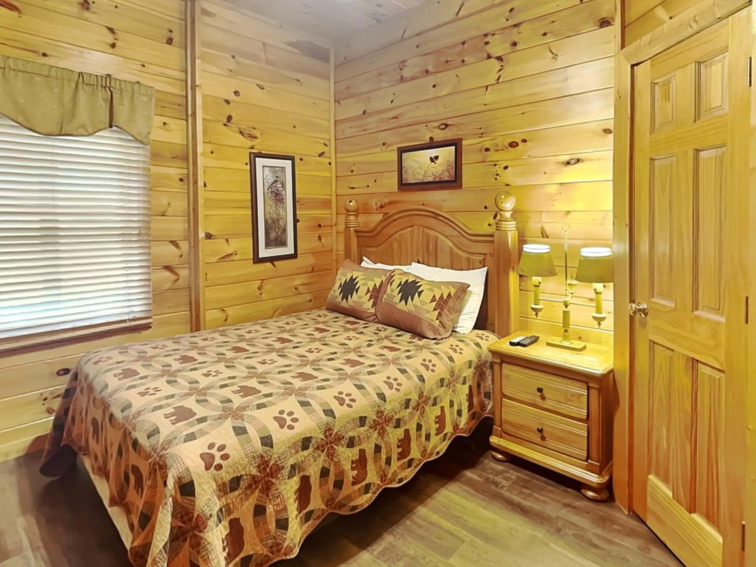 Property building, Bed in Aspens Envy