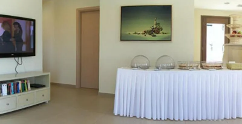 Food in Plaka Hotel II