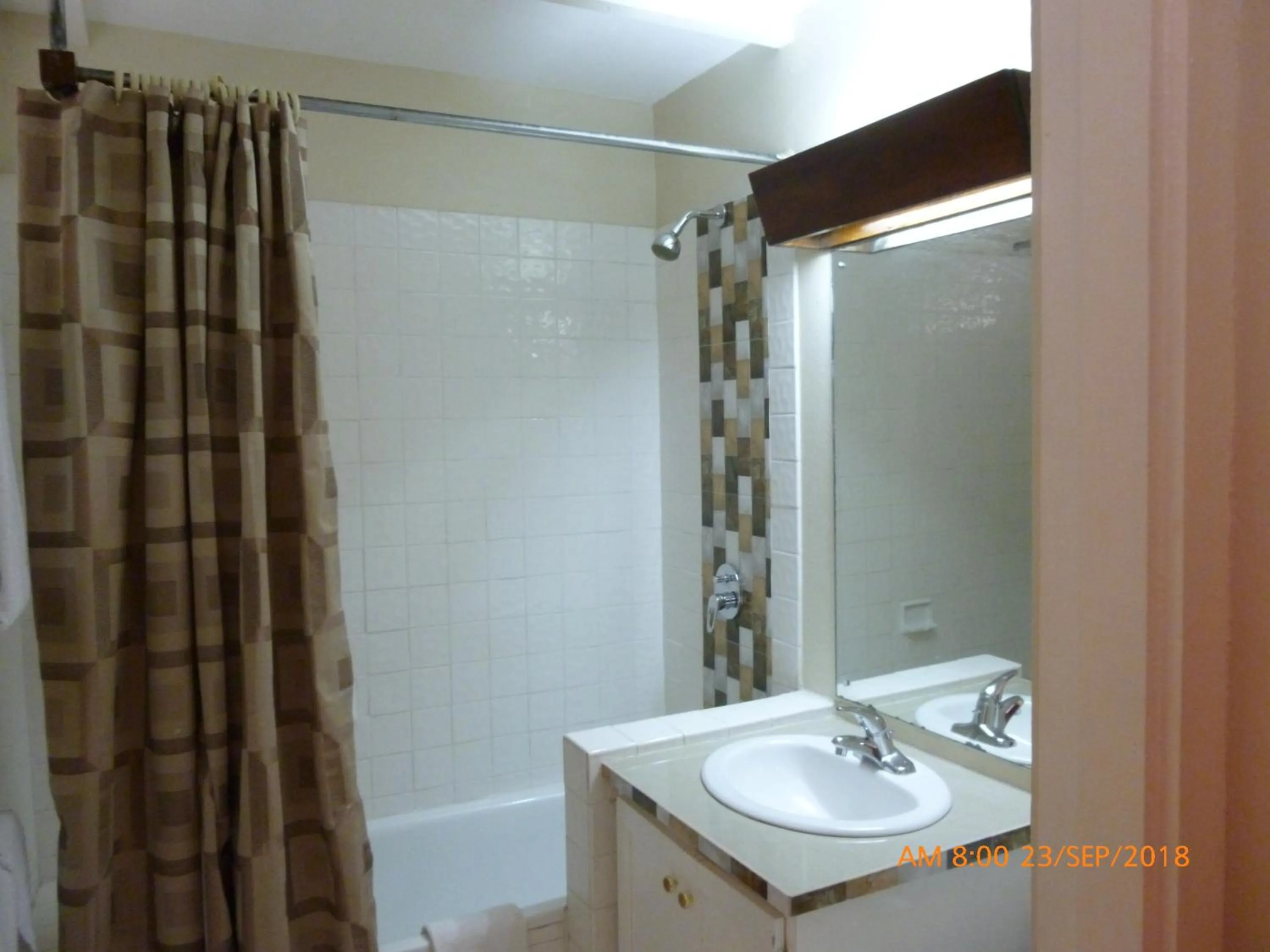 Shower in SandCastles # E26