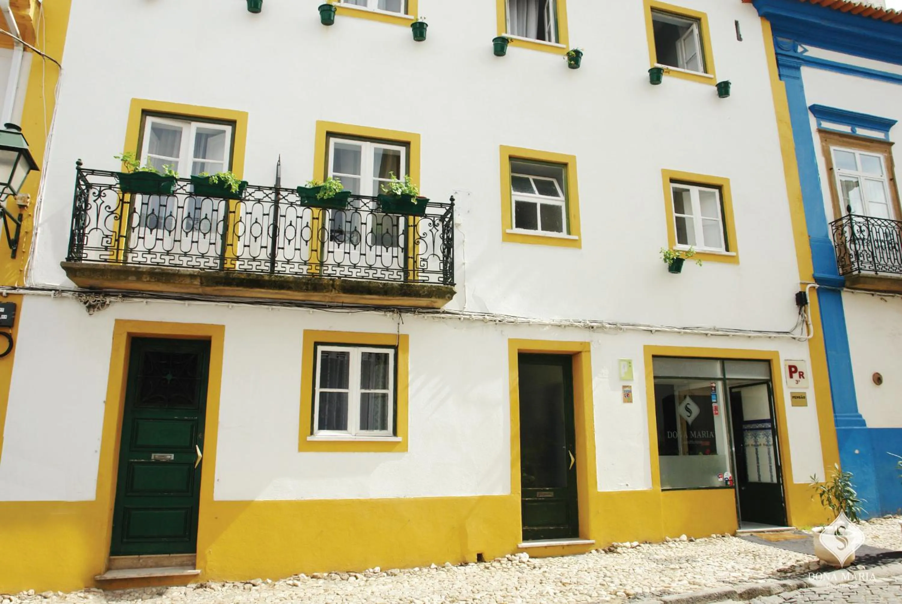 Property building in Dona Maria