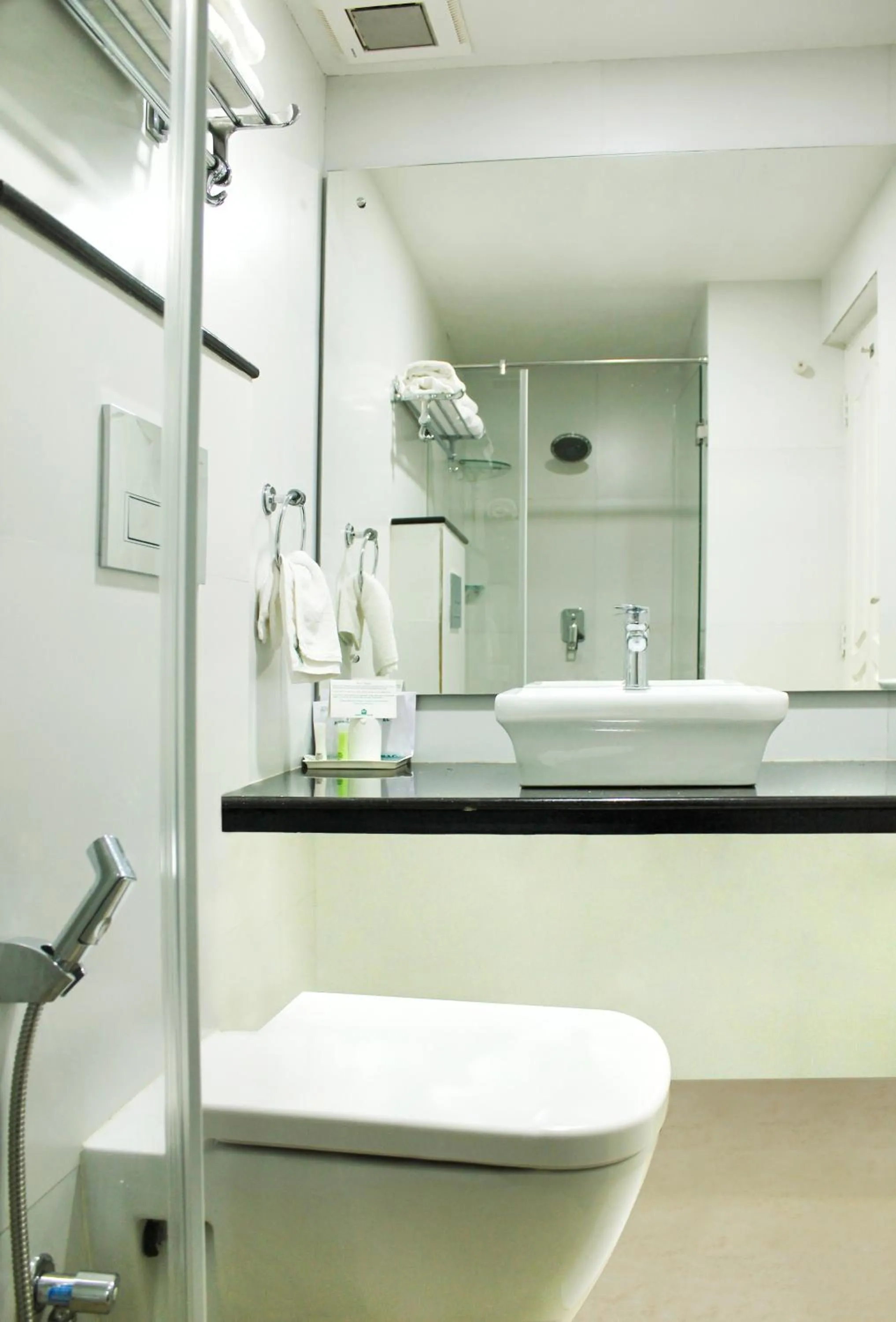 Bed in Kodai Resort Hotel, Kodaikanal