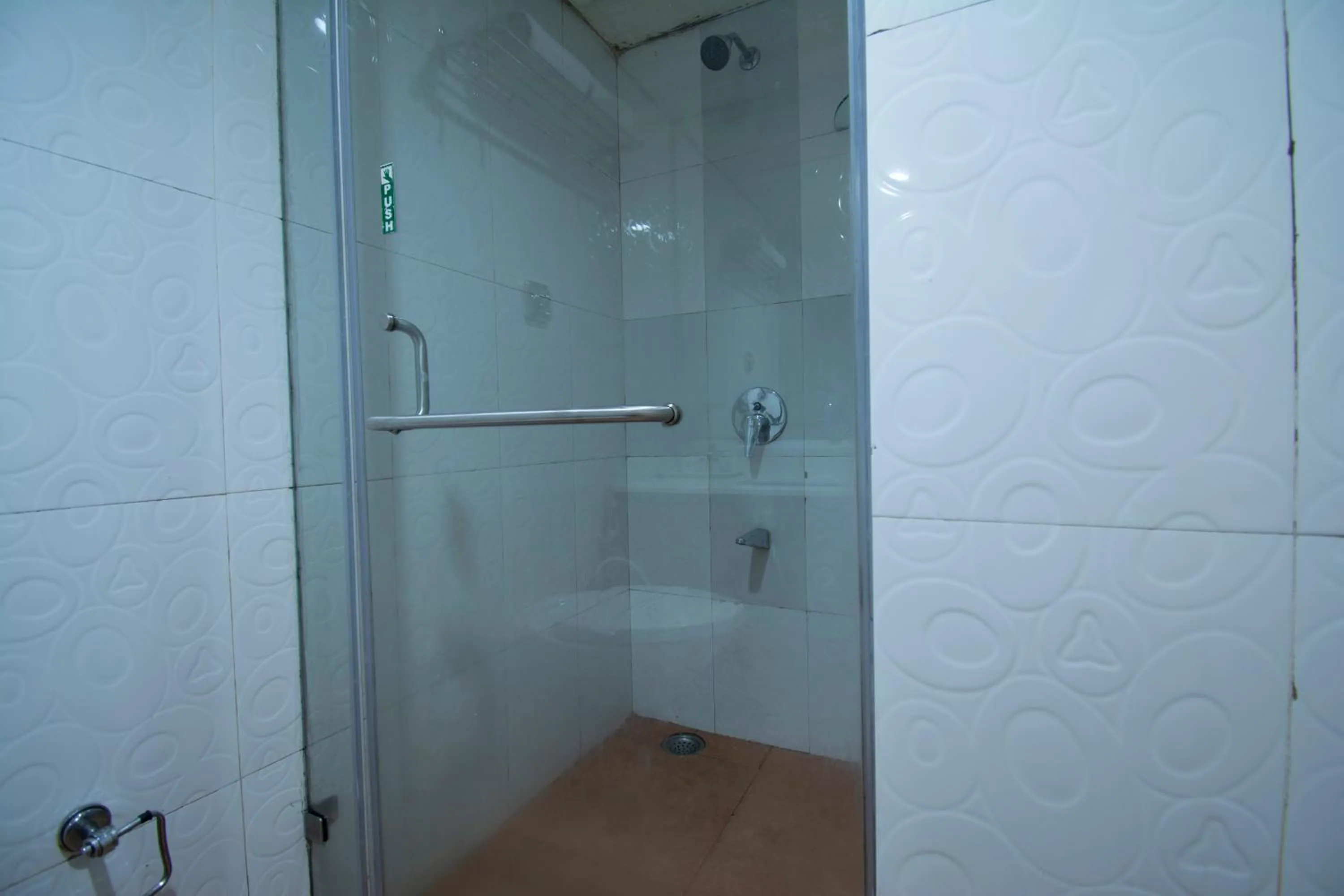 Bathroom in Kodai Resort Hotel, Kodaikanal